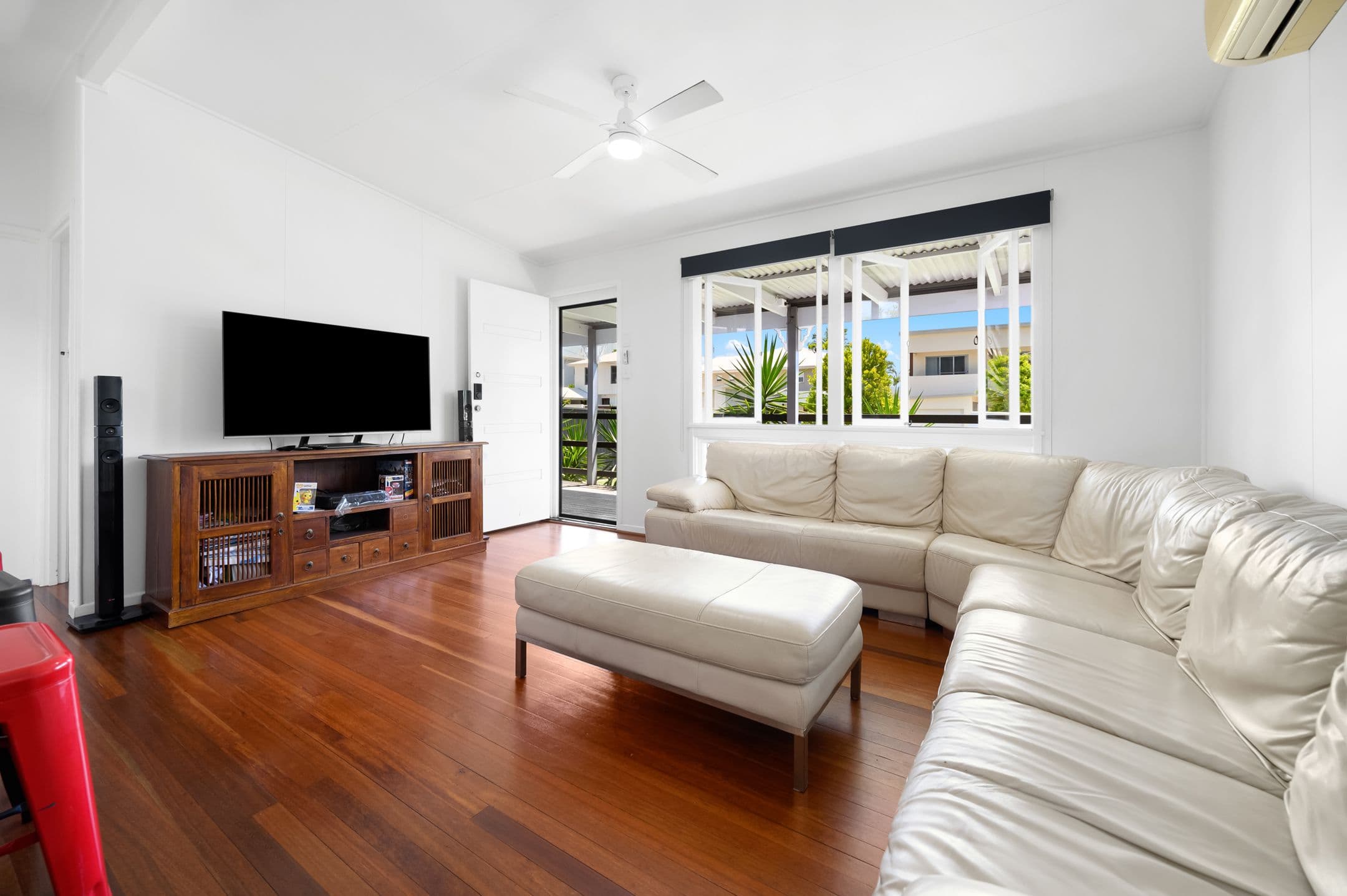 10 Plover Avenue, Paradise Point QLD 4216, Paradise Point - Thumbnail 5