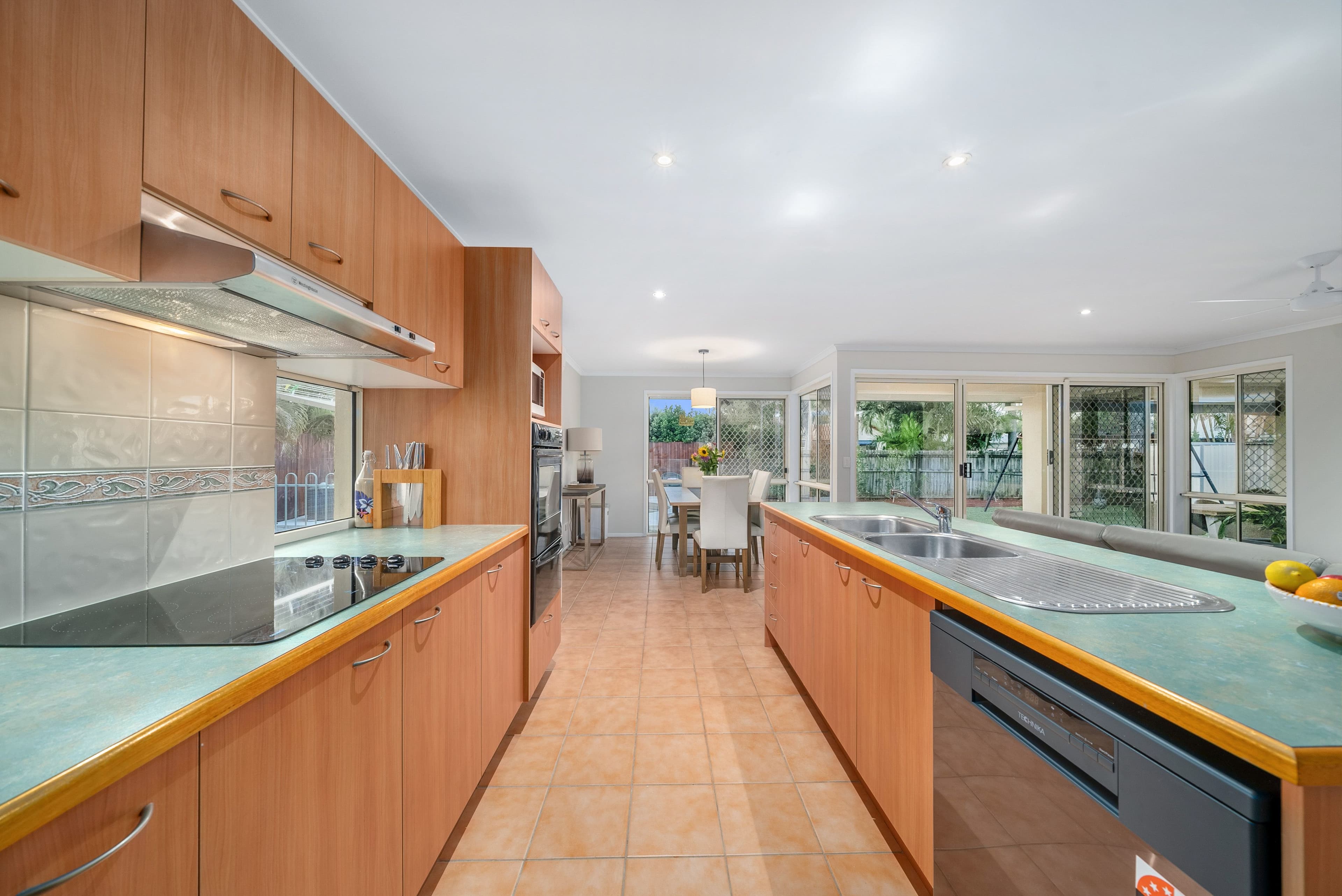 8 Palmer Court, Newport QLD 4020, Newport - Thumbnail 8