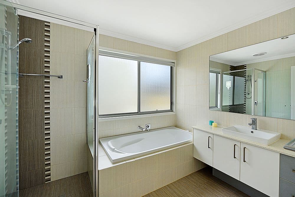 16 Meridien Avenue, Varsity Lakes QLD 4227, Varsity Lakes - Thumbnail 7
