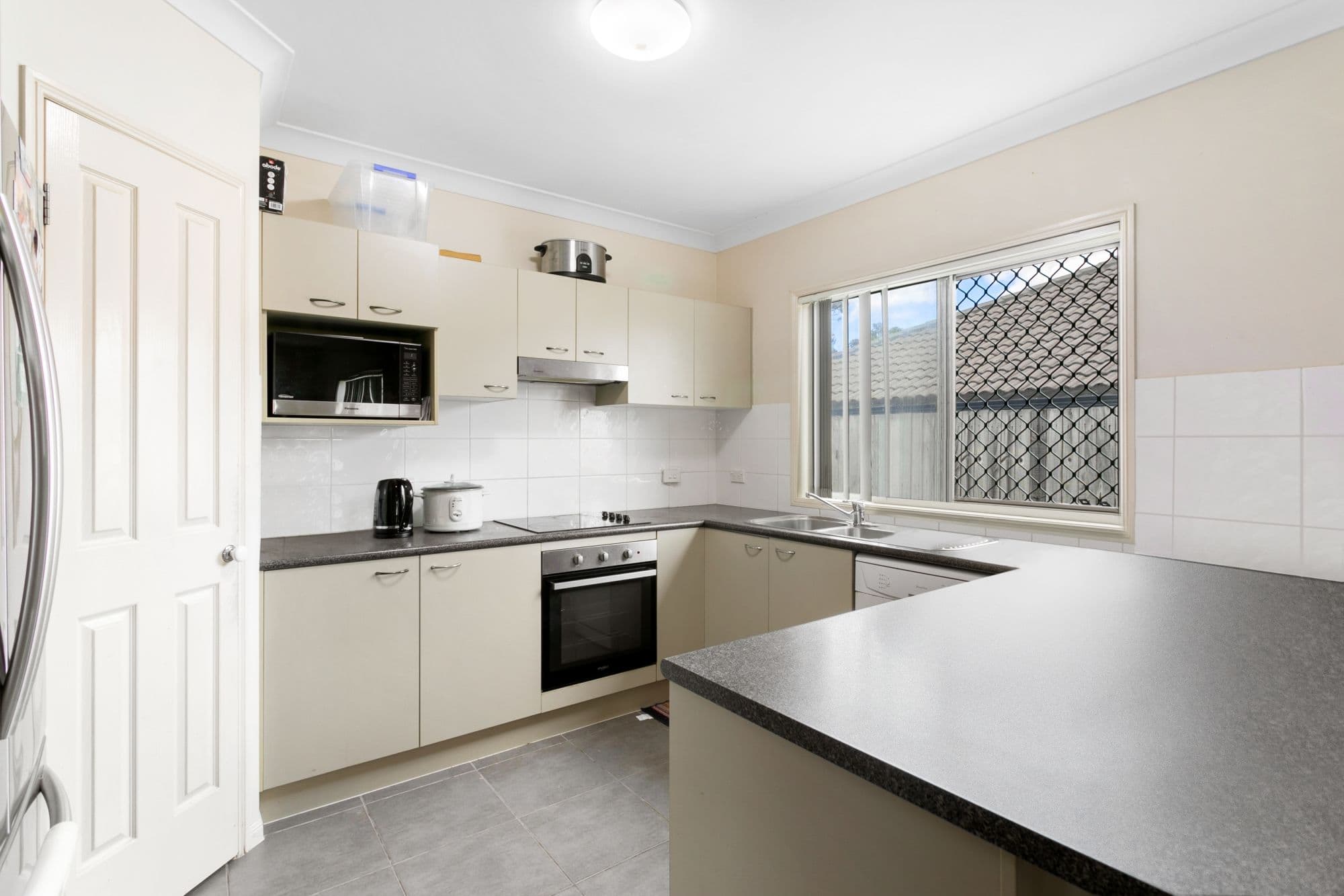 10 Varuna Court, Rothwell QLD 4022, Rothwell - Thumbnail 2