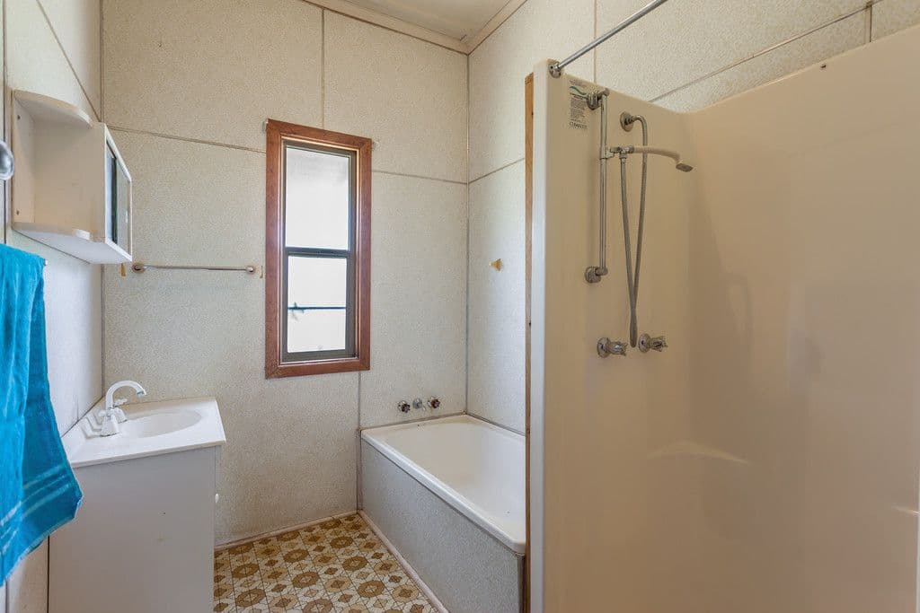 16 Cooper Street, South Toowoomba QLD 4350, South Toowoomba - Thumbnail 4