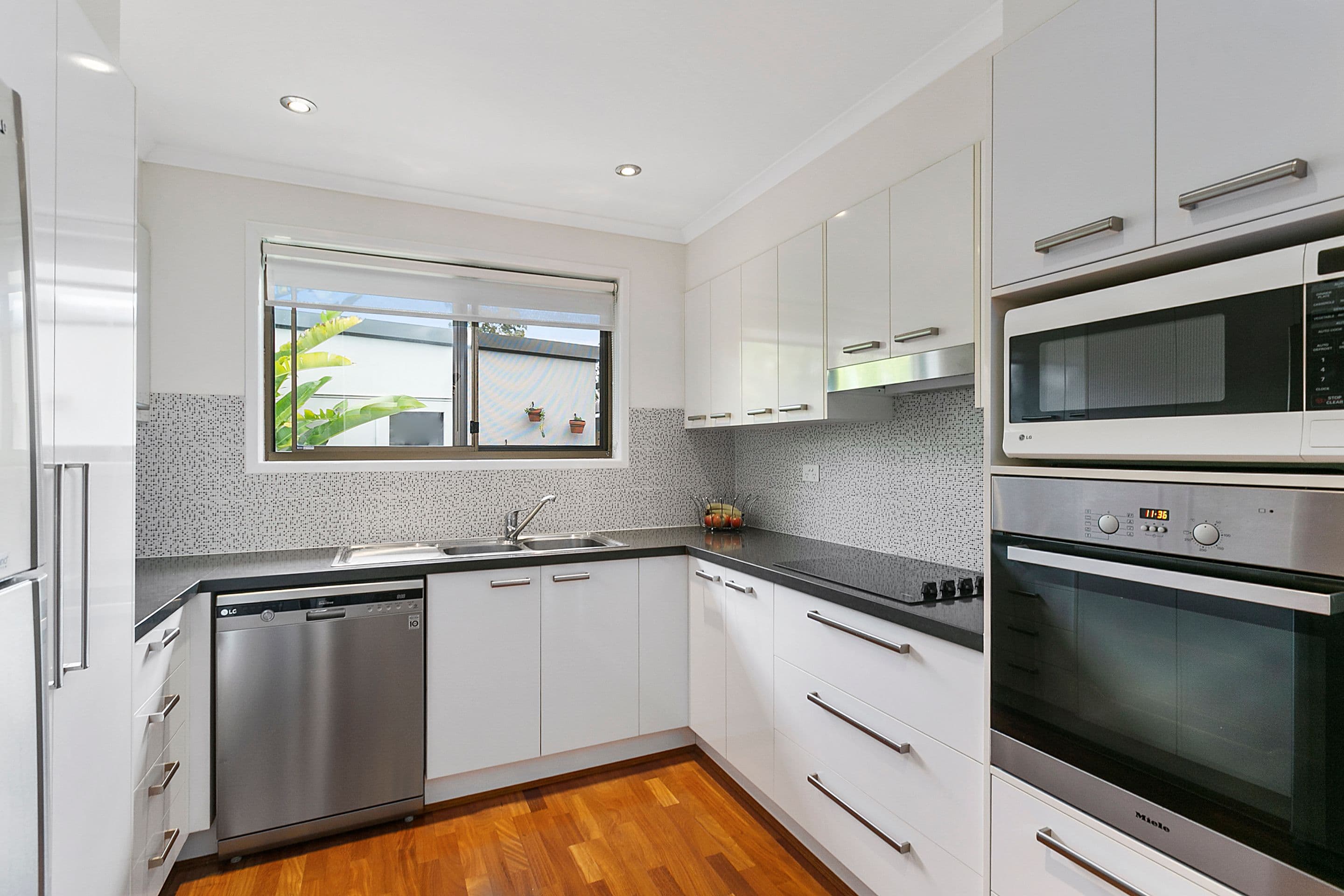 9 Leon Street, Thorneside QLD 4158, Thorneside - Thumbnail 2