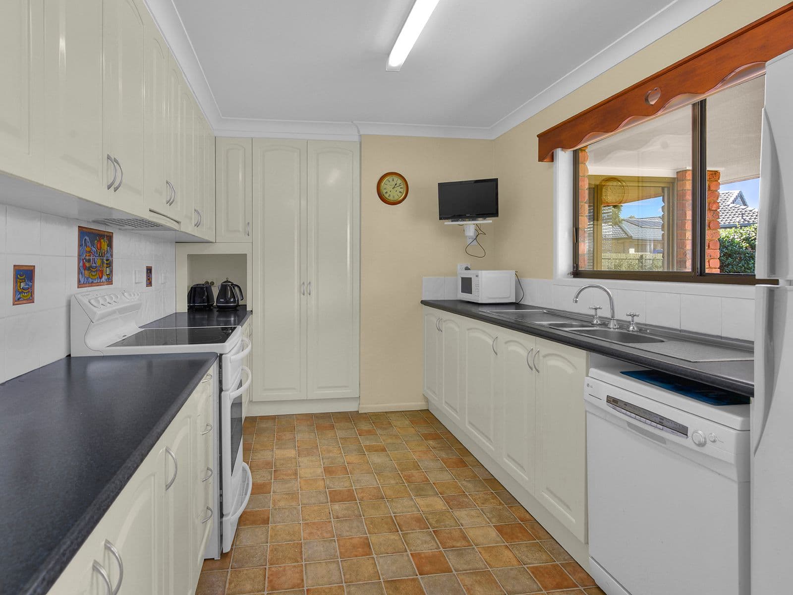 24 Myrtle Crescent, Bridgeman Downs QLD 4035, Bridgeman Downs - Thumbnail 7