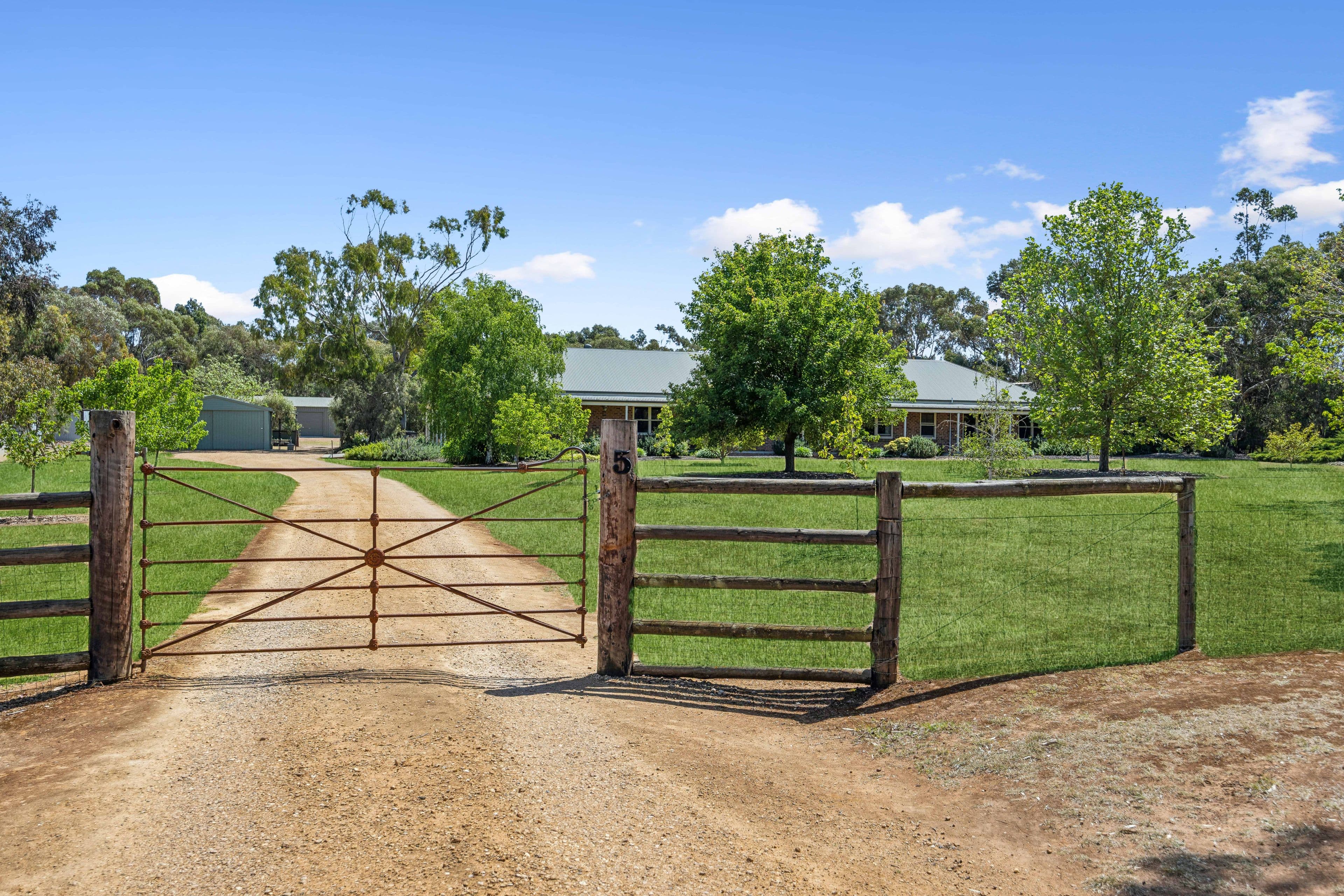 5 ALBION Drive, Strathalbyn SA 5255, Strathalbyn - Image 1