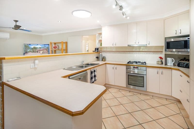2 Caloola Court, PINE MOUNTAIN QLD 4306, Pine Mountain - Thumbnail 3