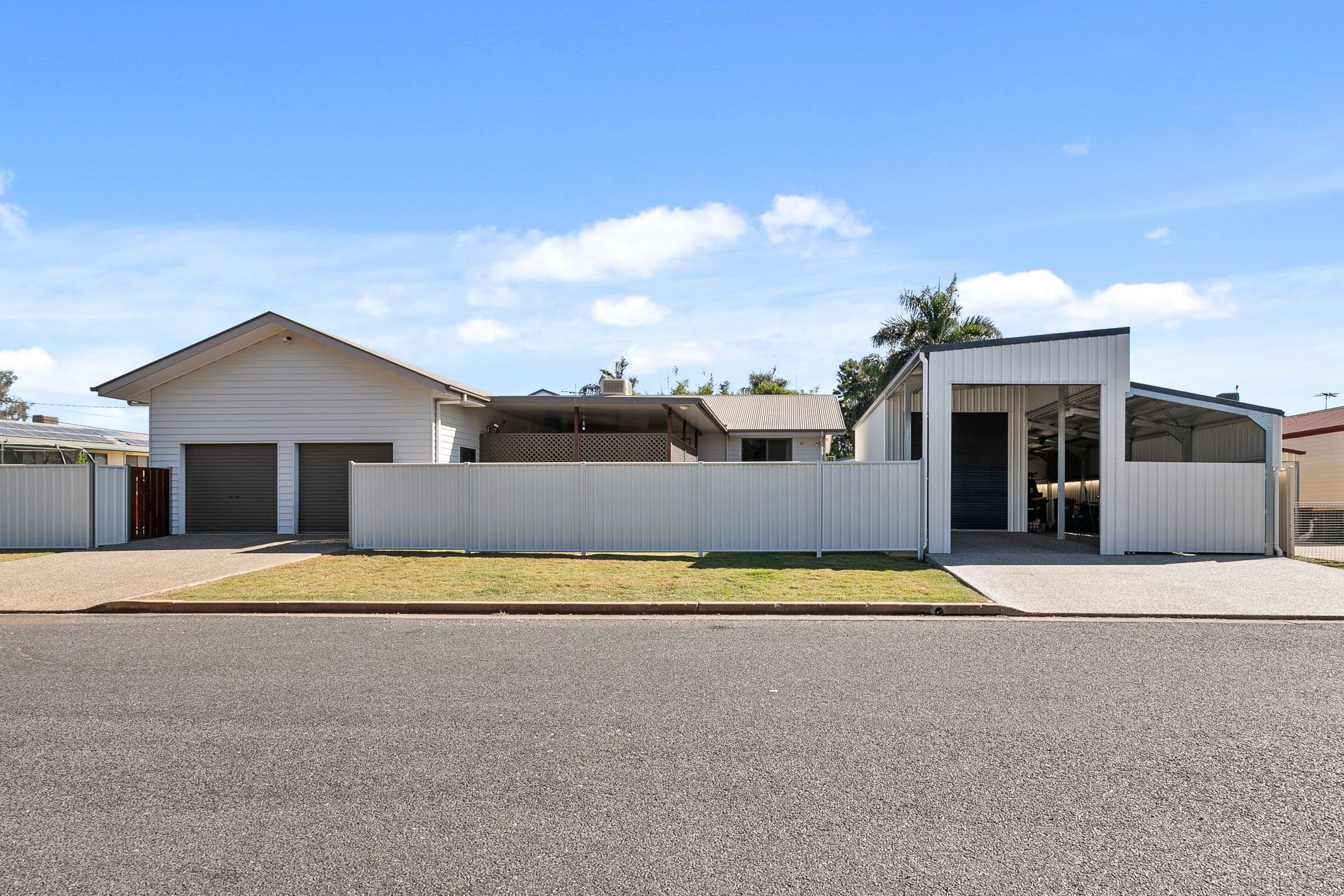21 Gene Street, Emerald QLD 4720, Emerald - Thumbnail 3