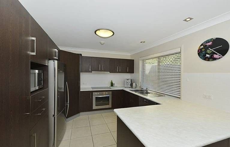 10 Dobbie Street, Holland Park QLD 4121, Holland Park - Thumbnail 2