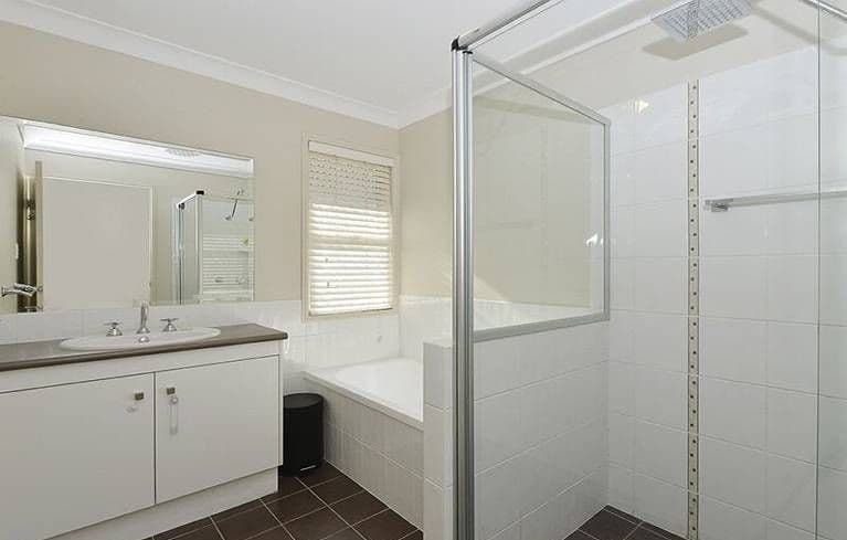 10 Dobbie Street, Holland Park QLD 4121, Holland Park - Thumbnail 5