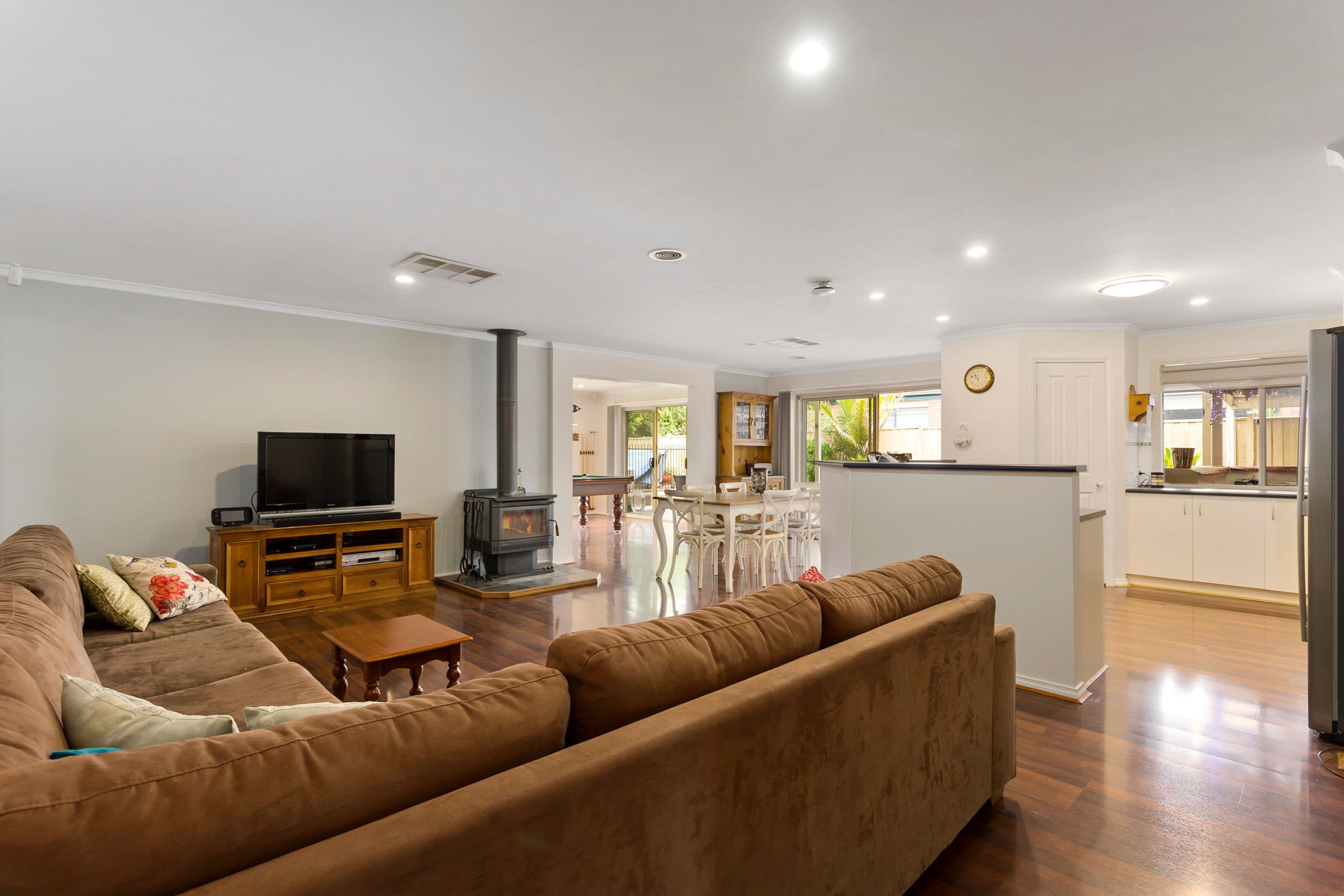 22 Oaklands Way, Pakenham VIC 3810, Pakenham - Thumbnail 3