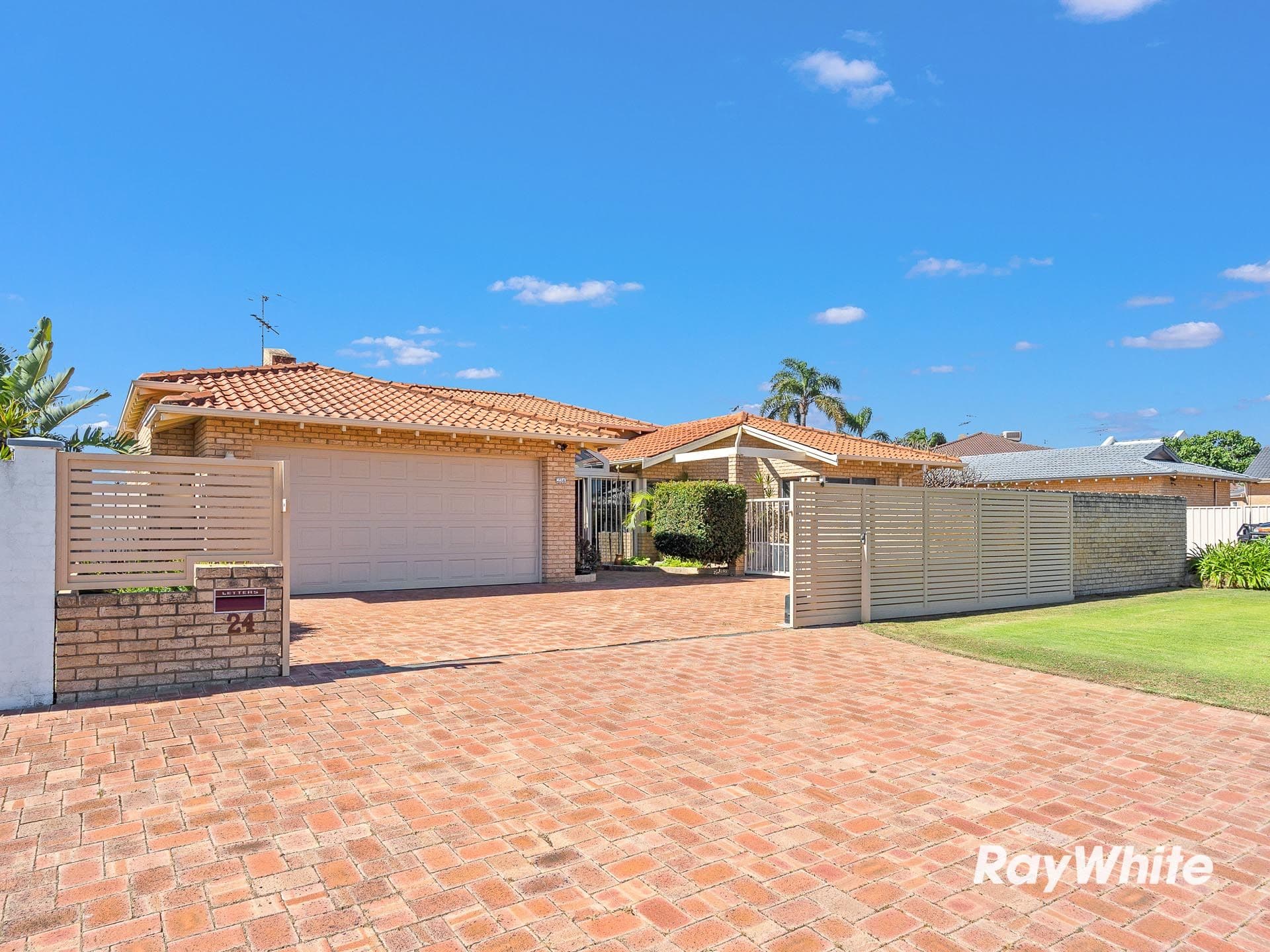 24 Warren Place, Dudley Park WA 6210, Dudley Park - Thumbnail 2