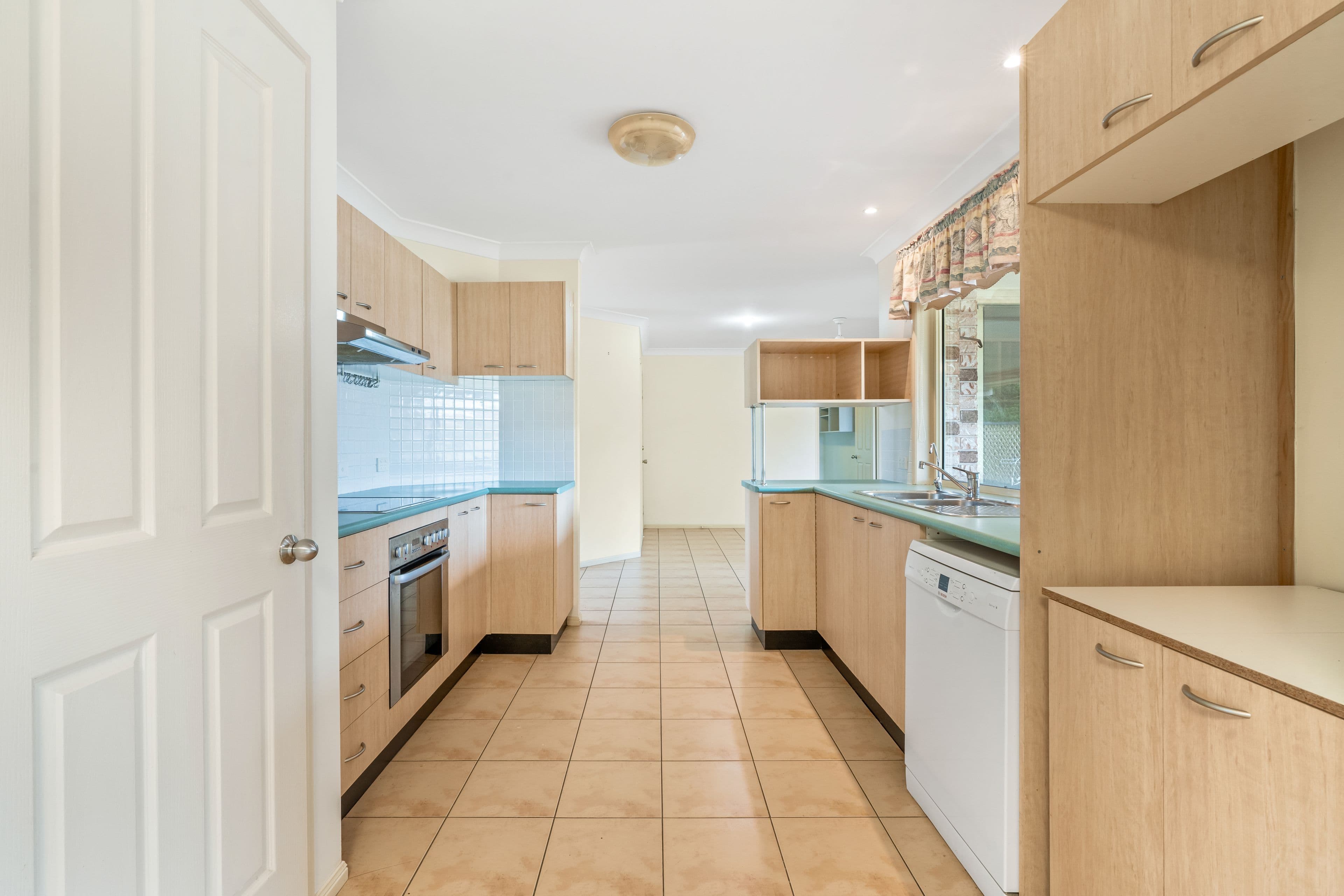 21 Mountain Blue Drive, Kallangur QLD 4503, Kallangur - Thumbnail 5