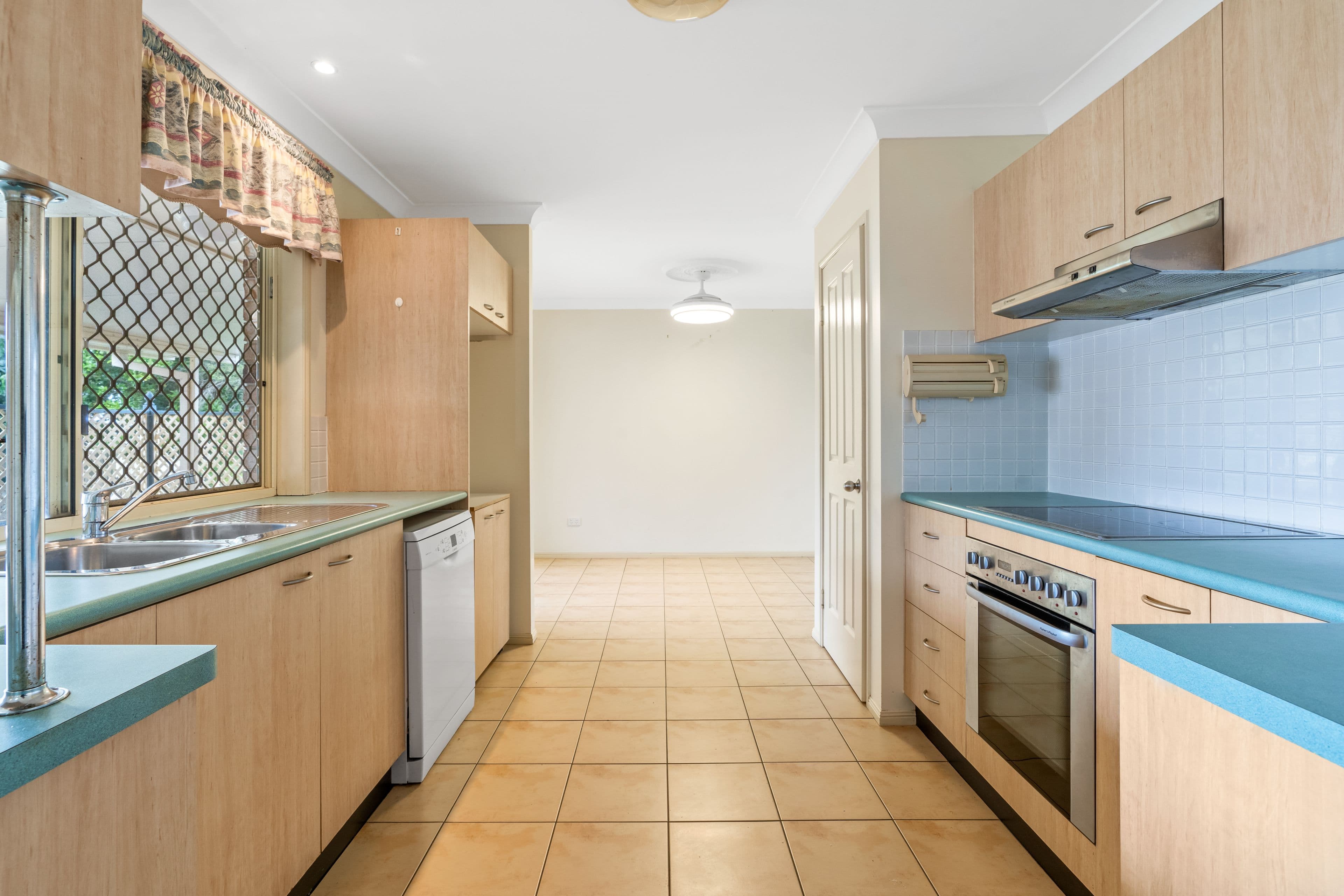 21 Mountain Blue Drive, Kallangur QLD 4503, Kallangur - Thumbnail 6