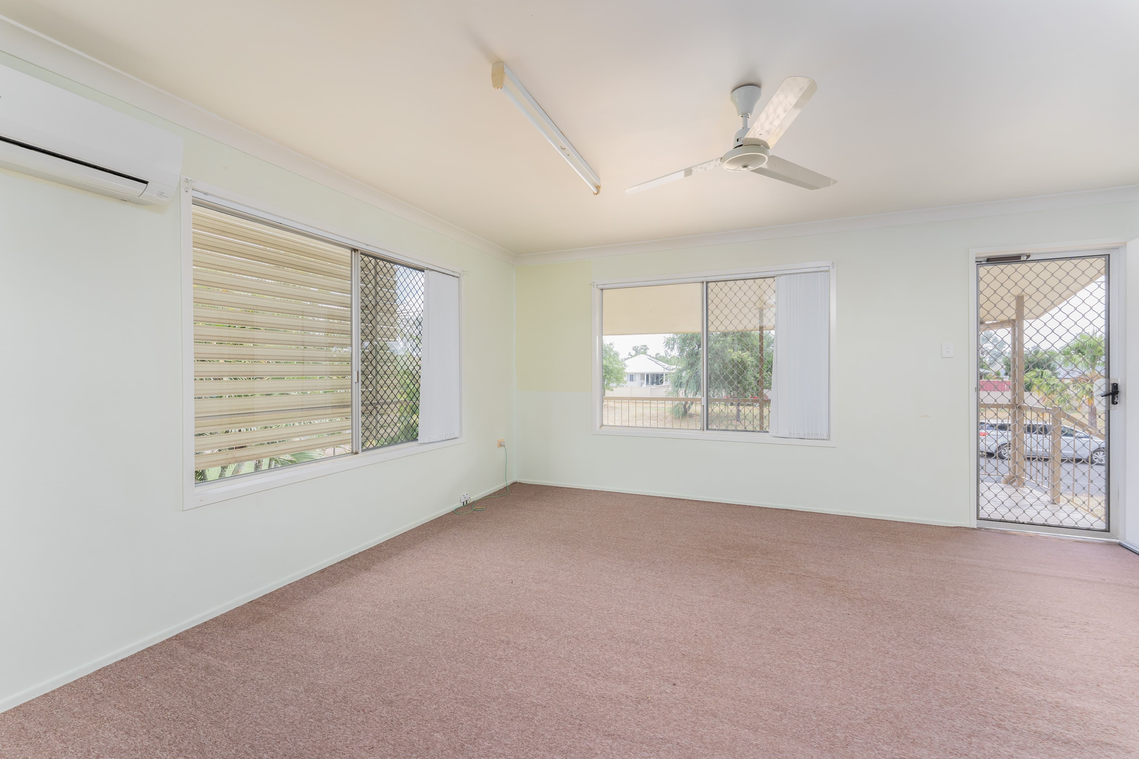 64 Braeside Road, Emerald QLD 4720, Emerald - Thumbnail 3