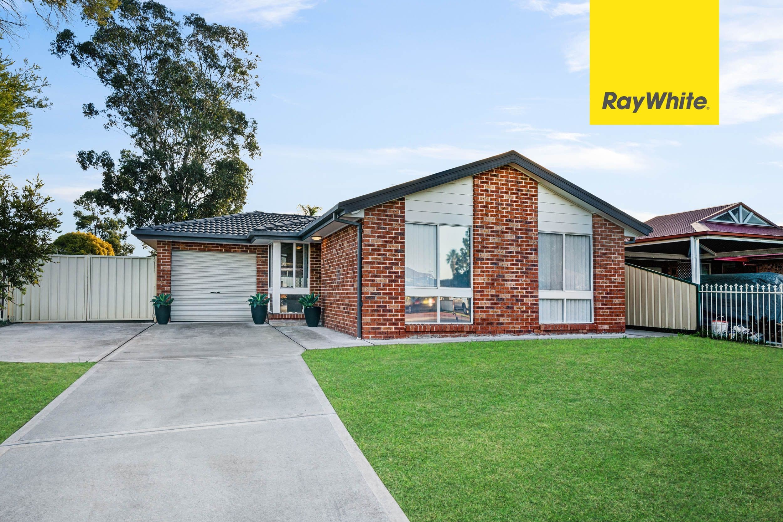 28 Kirsty Crescent, Hassall Grove - Image 1