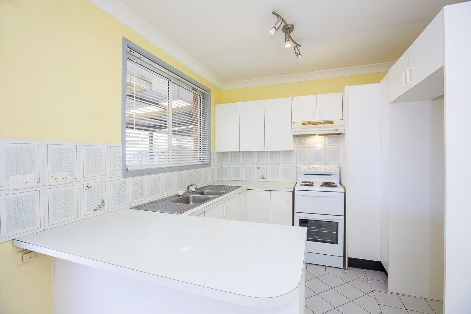 124 Victoria Street, Kingswood - Thumbnail 3