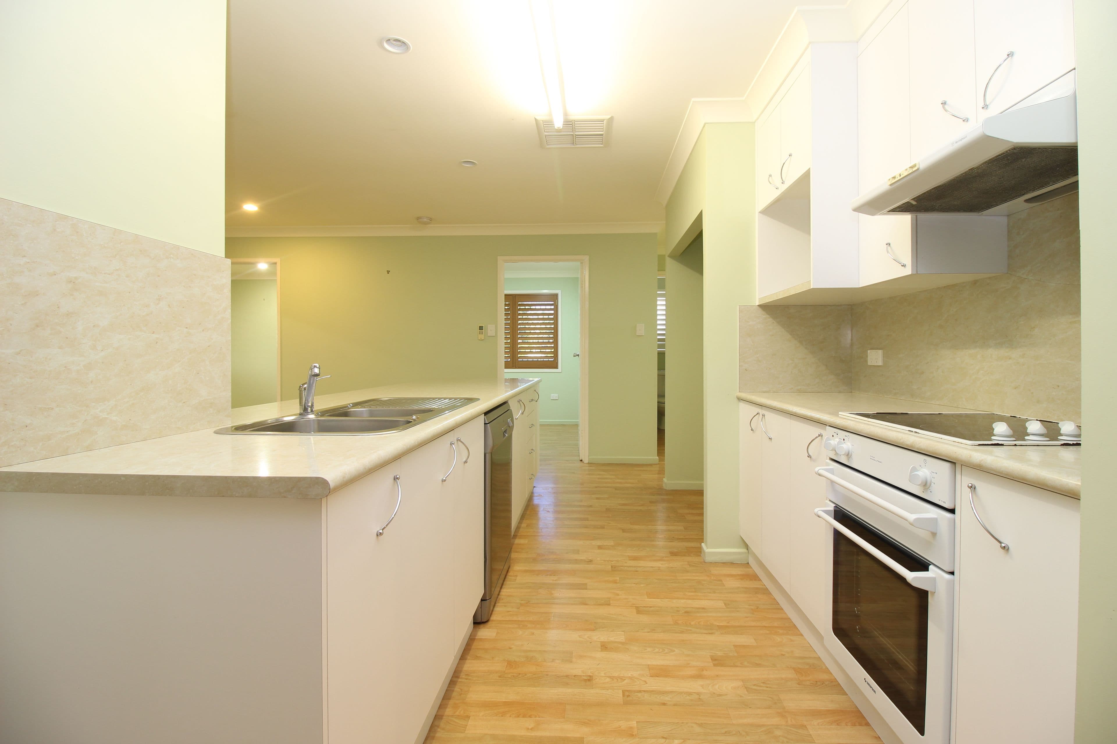 8 Stephanie Court, Emerald QLD 4720, Emerald - Thumbnail 3