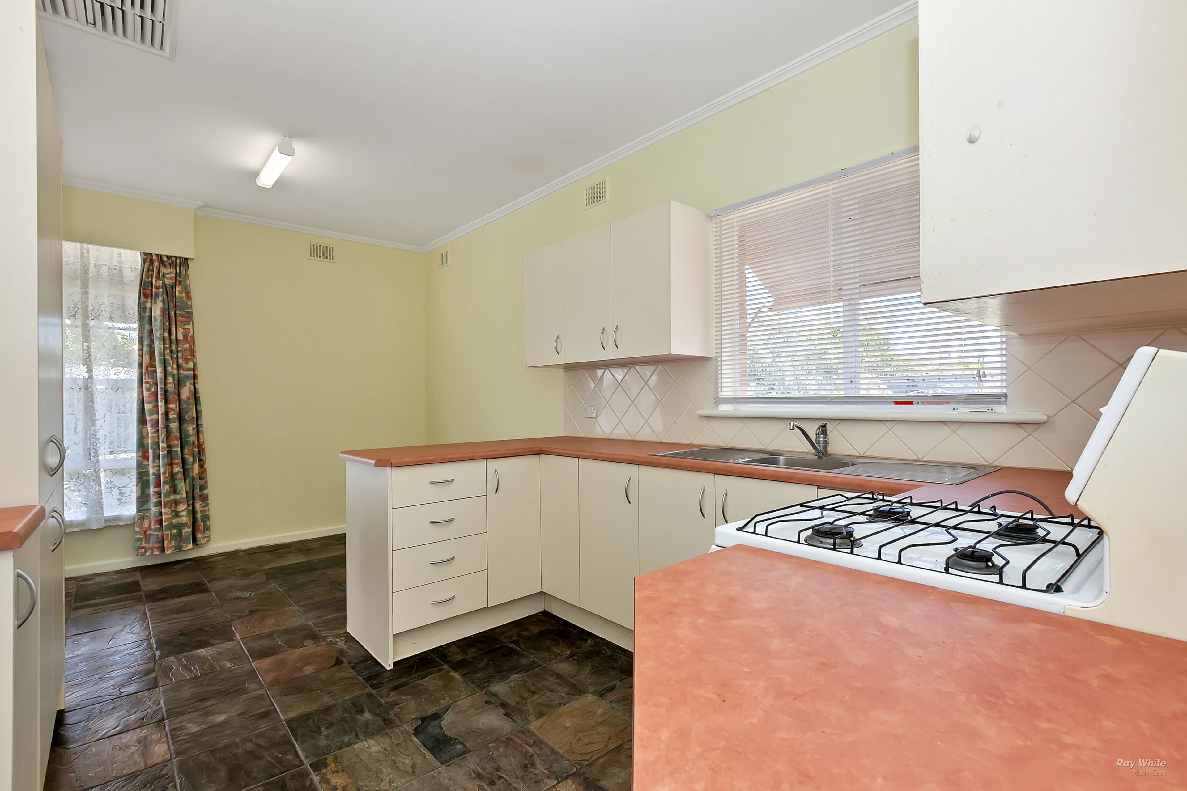 43 Padbury Road, Gilles Plains SA 5086, Gilles Plains - Thumbnail 4