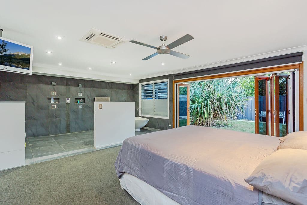 208 Tallebudgera Drive, Palm Beach QLD 4221, Palm Beach - Thumbnail 2