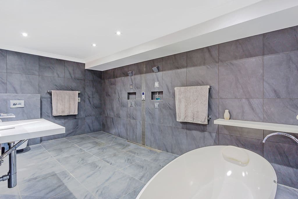 208 Tallebudgera Drive, Palm Beach QLD 4221, Palm Beach - Thumbnail 8