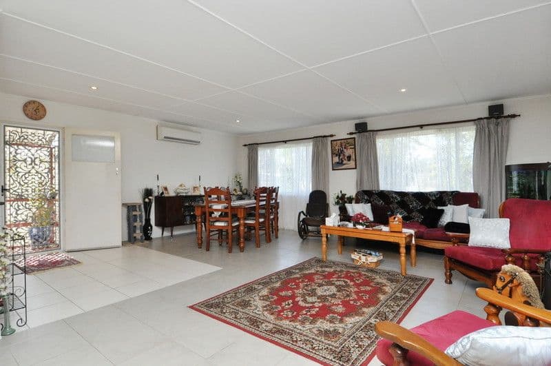 13 Yanderra Avenue, ARANA HILLS QLD 4054, Arana Hills - Thumbnail 4