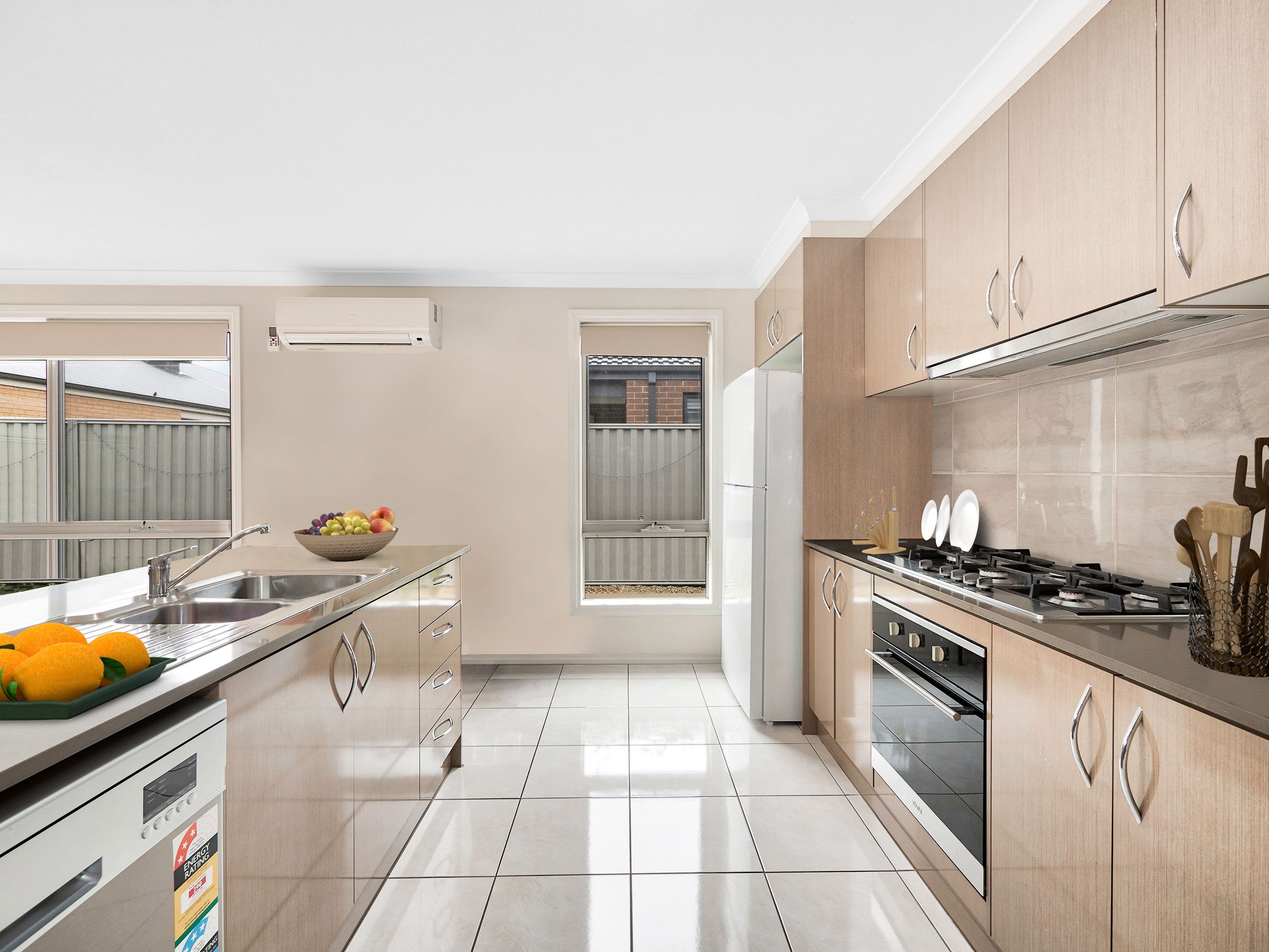 18 Scullin Street, Cranbourne East VIC 3977, Cranbourne East - Thumbnail 2
