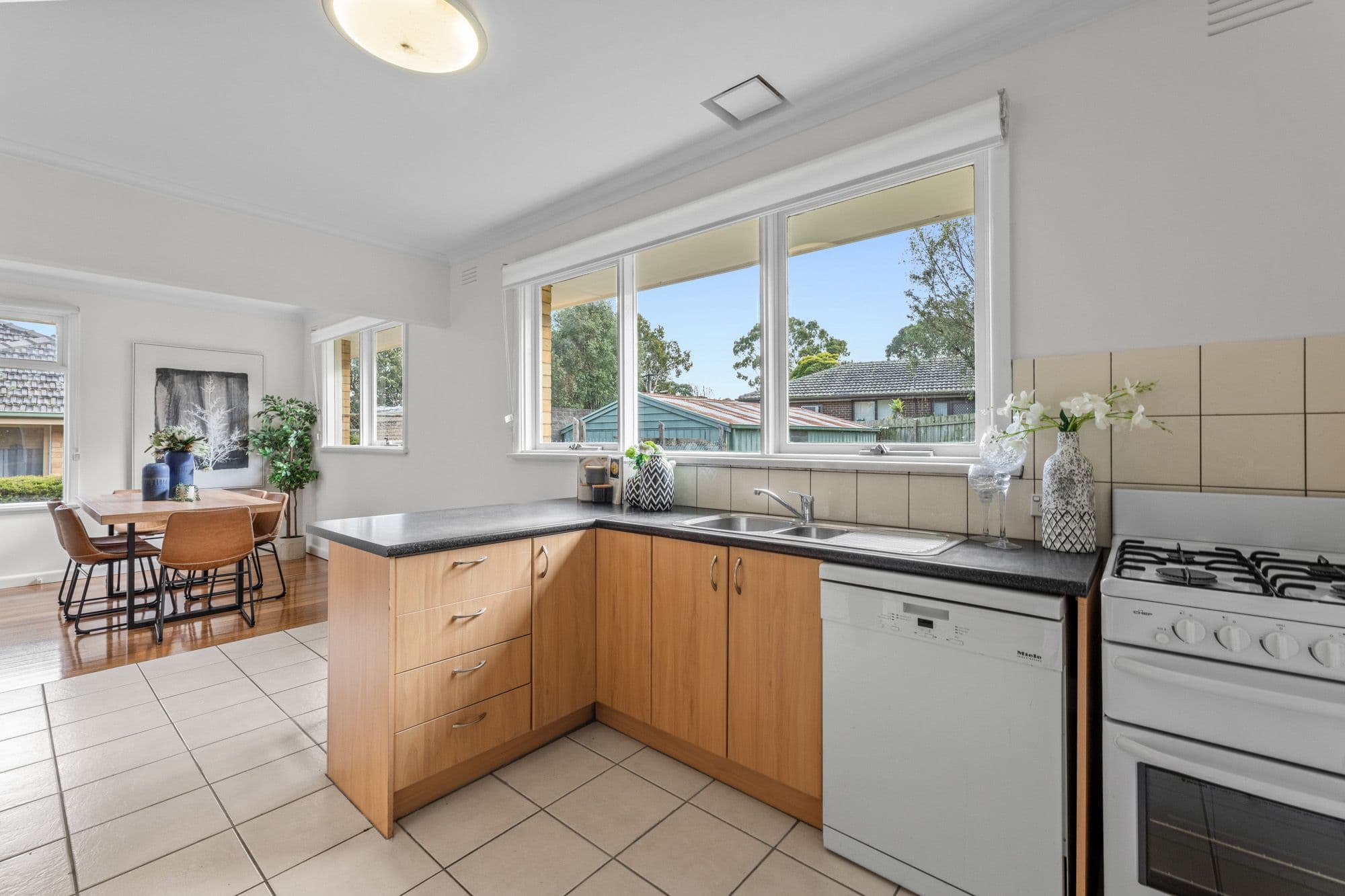 121 Eley Road, Blackburn South VIC 3130, Blackburn South - Thumbnail 3
