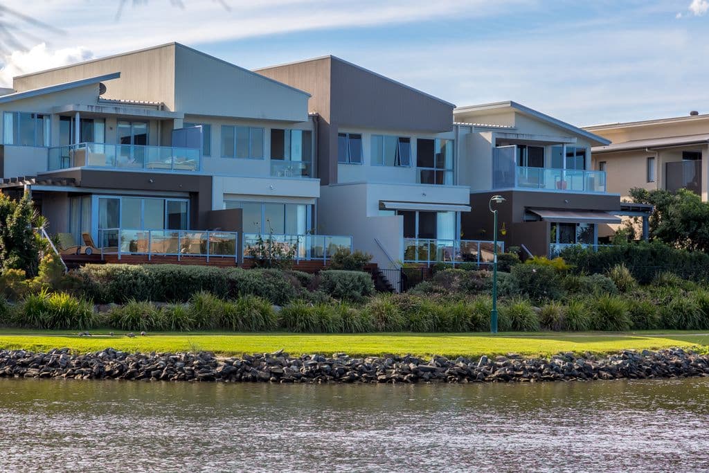 7 Lakefront Crescent, Varsity Lakes QLD 4227, Varsity Lakes - Thumbnail 2