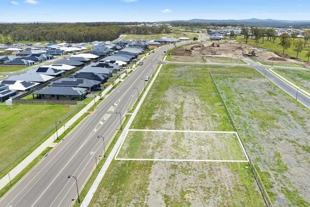249 Settlers Boulevard, Chisholm - Thumbnail 2