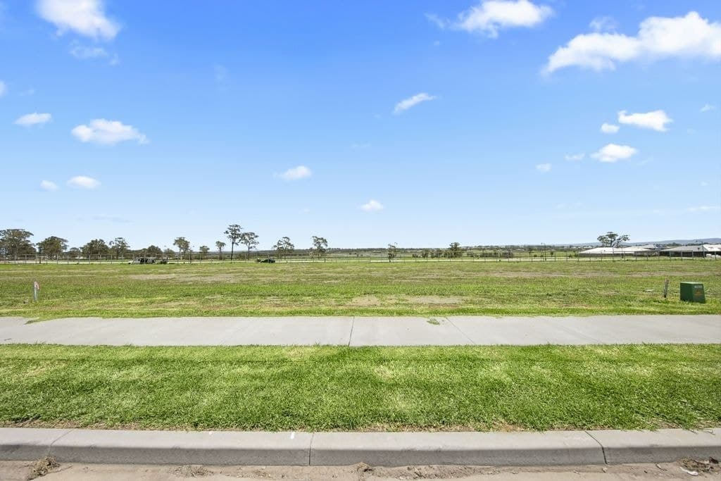 249 Settlers Boulevard, Chisholm - Thumbnail 4