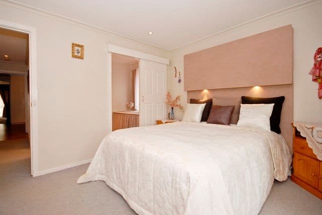 88 Edward Road, CHIRNSIDE PARK VIC 3116, Chirnside Park - Thumbnail 5