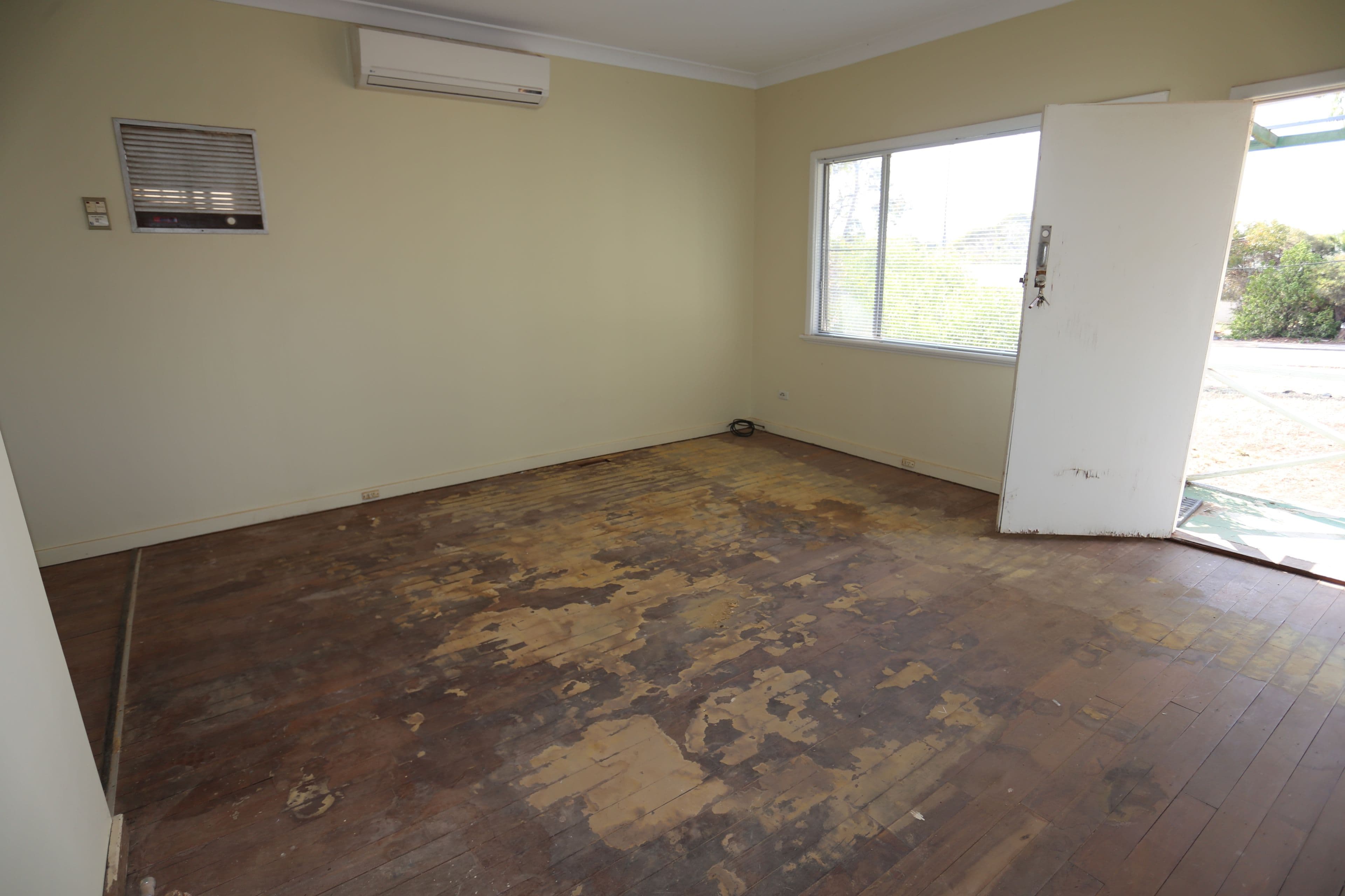 10 New Compton Street, Kambalda East WA 6442, Kambalda East - Thumbnail 2