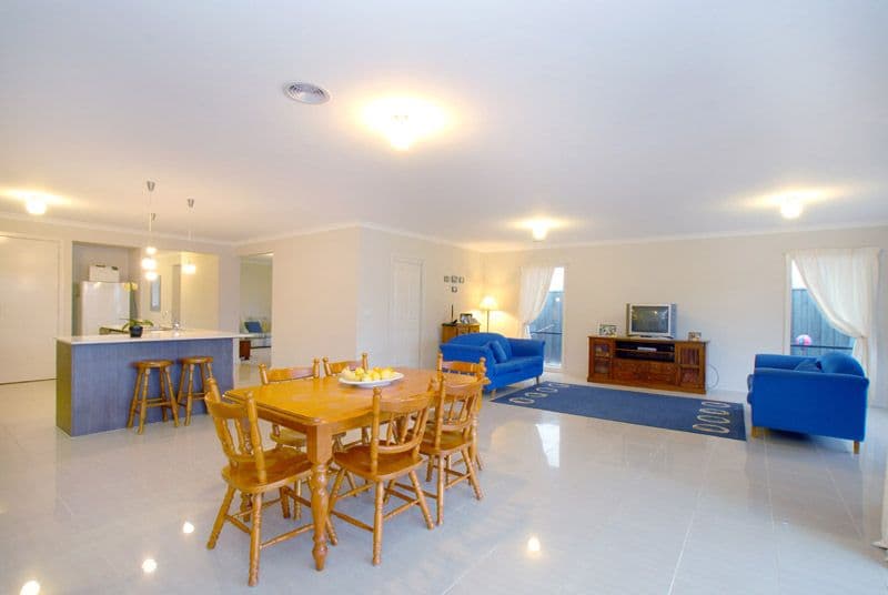 10  Coorong Circle, WATERWAYS VIC 3195, Waterways - Thumbnail 2