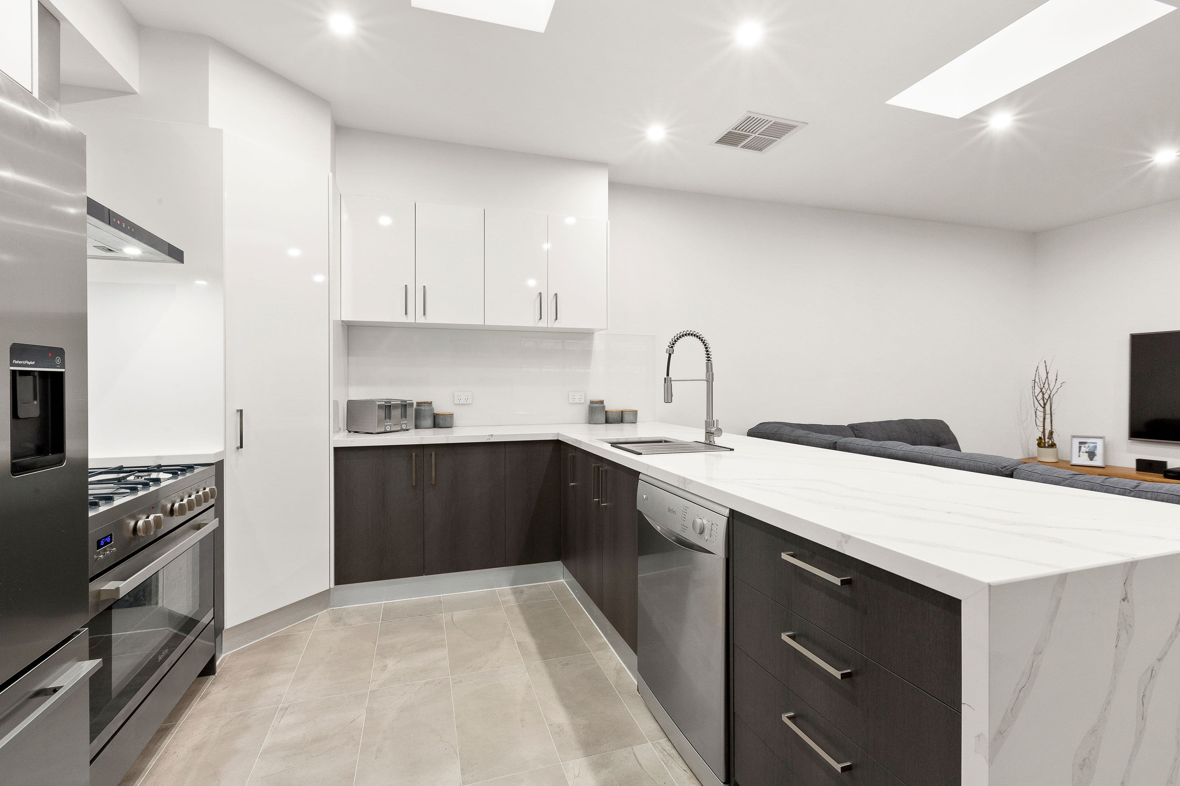 7 Frome Avenue, Frankston VIC 3199, Frankston - Thumbnail 2