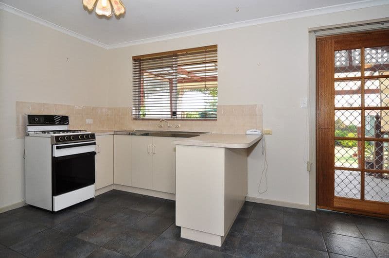 21 Coonawarra Close, WOODCROFT SA 5162, Woodcroft - Thumbnail 4