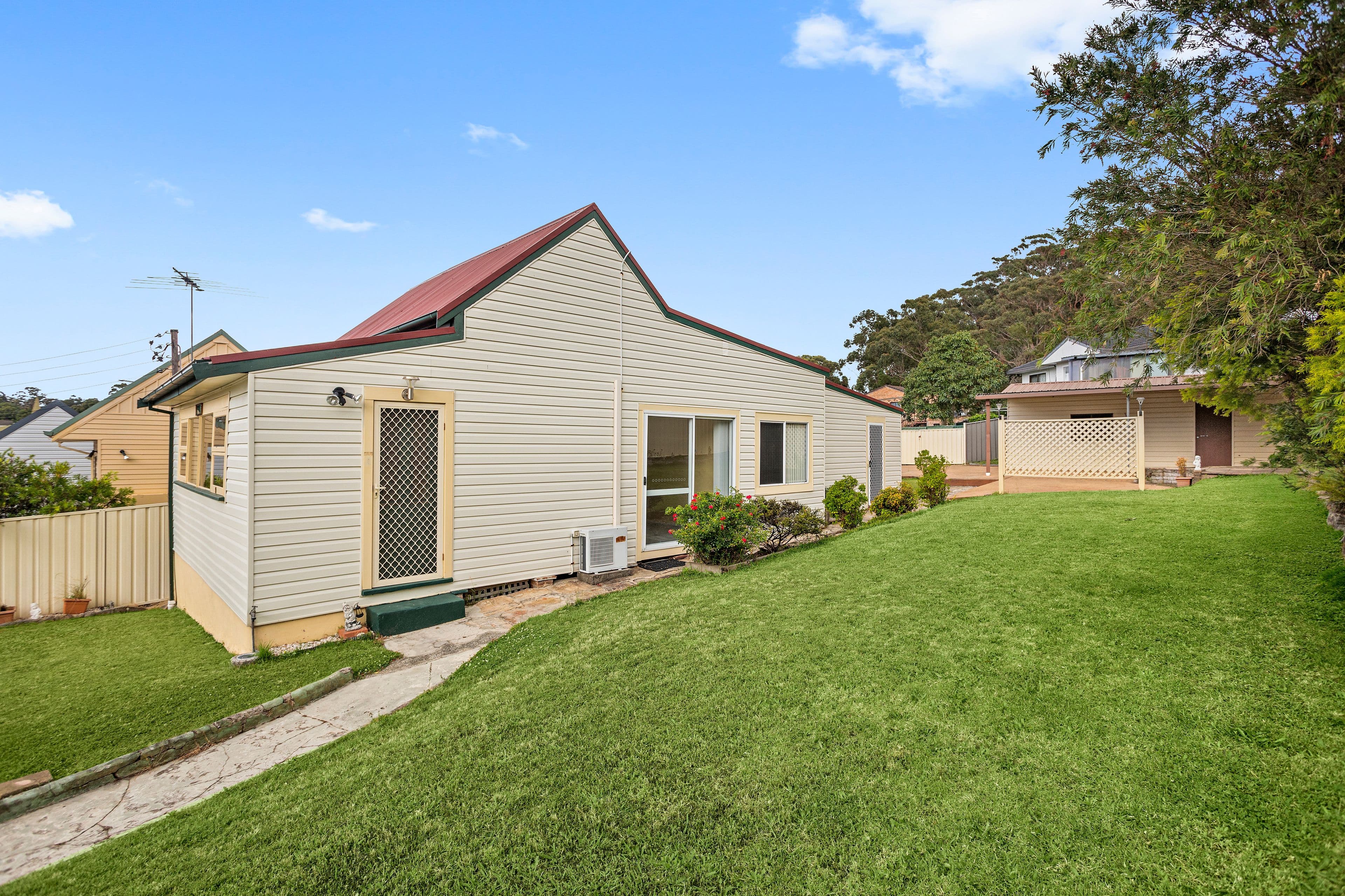 10 Junction Street, Helensburgh NSW 2508, Helensburgh - Image 1
