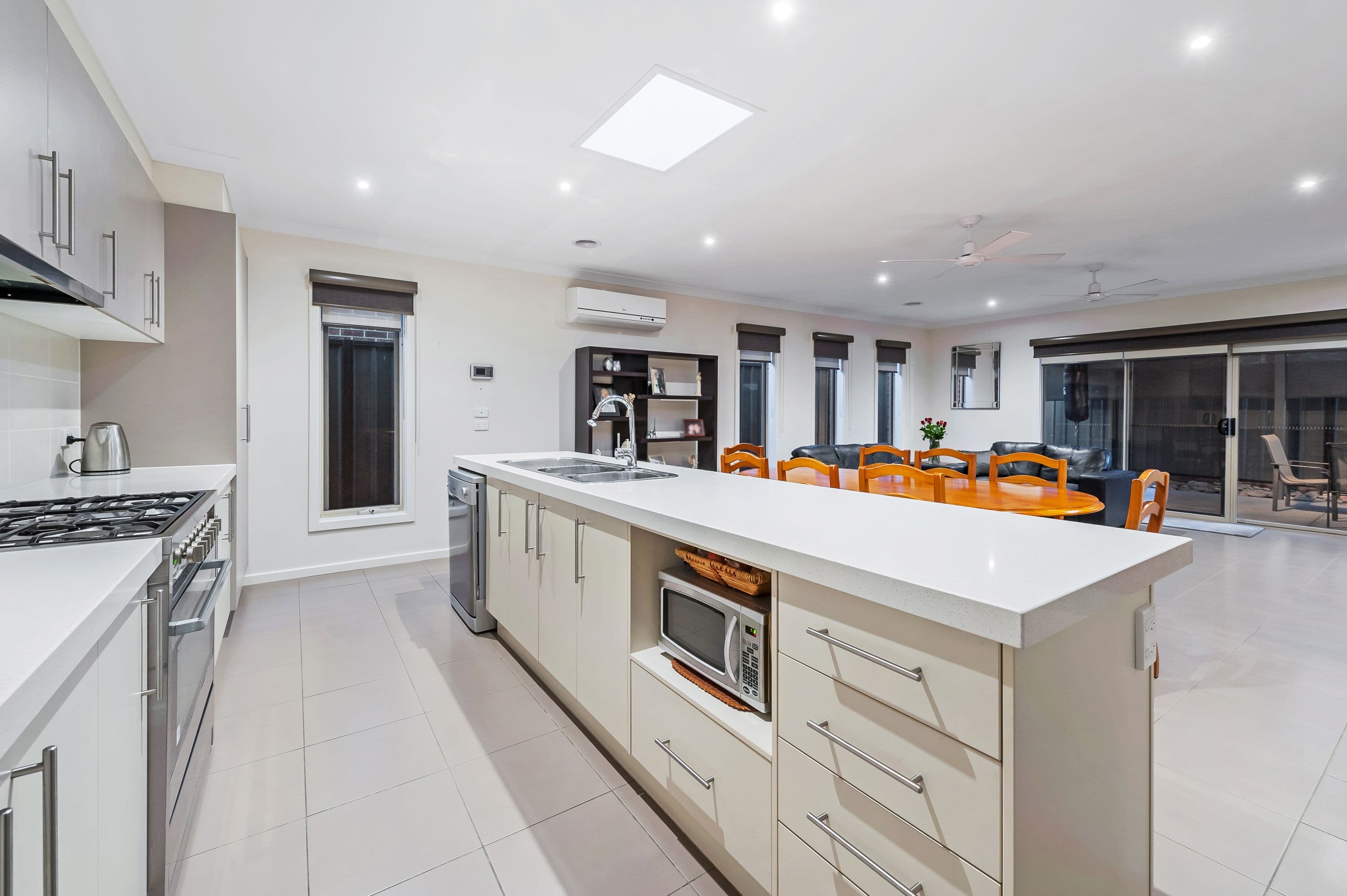 70 Huntington Drive, Craigieburn VIC 3064, Craigieburn - Thumbnail 2