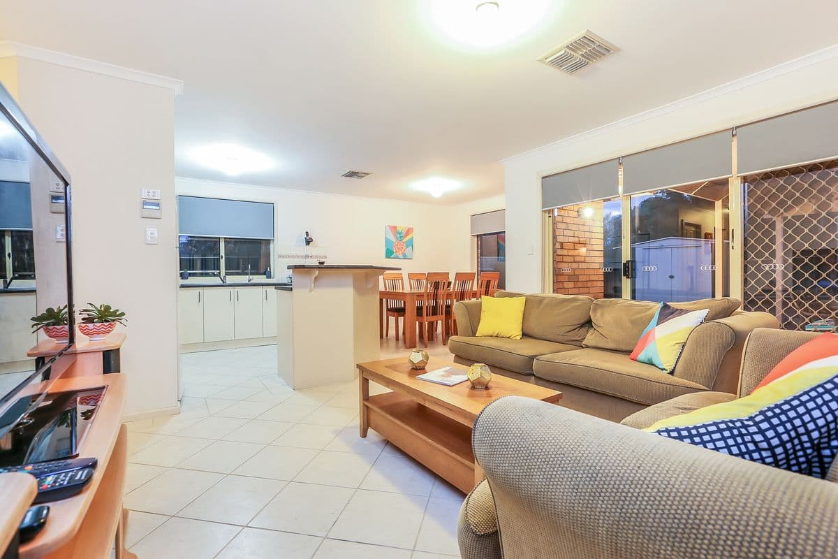 30 Hinkler Crescent, Modbury Heights SA 5092, Modbury Heights - Thumbnail 2