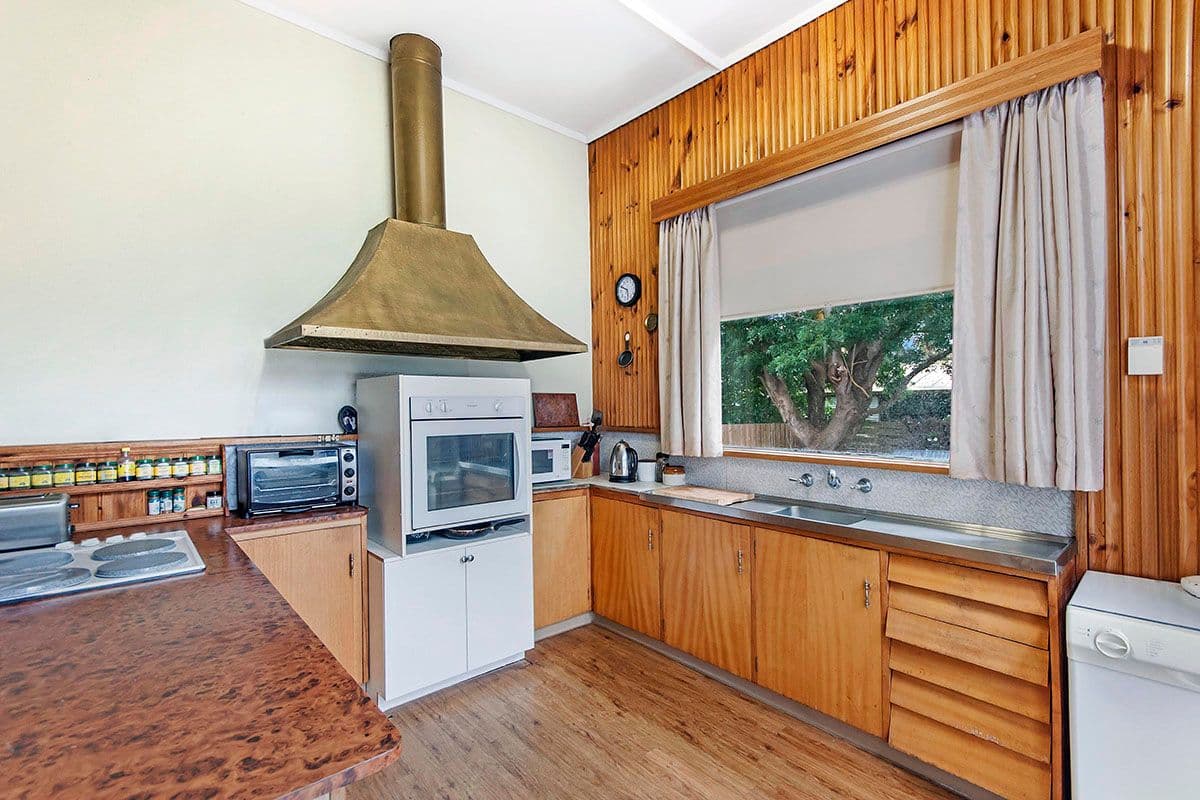 27 Mortlake Road, Warrnambool VIC 3280, Warrnambool - Thumbnail 4