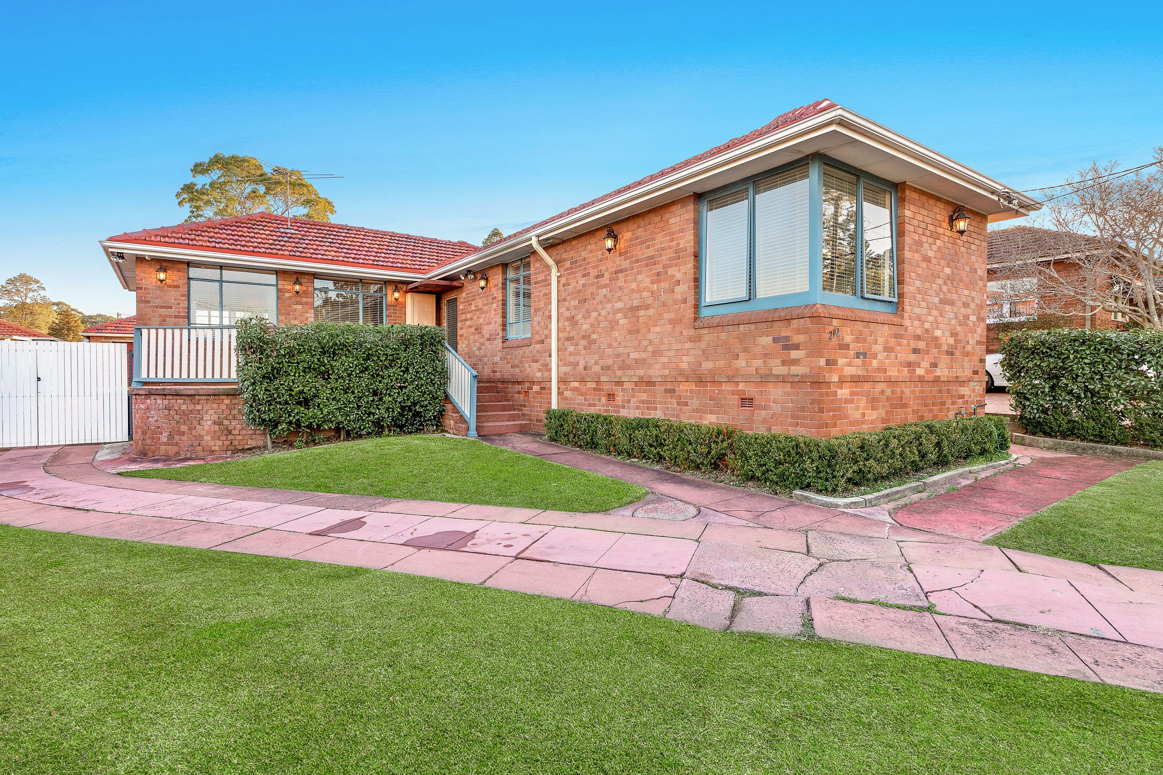 210 North Road, Eastwood - Image 1