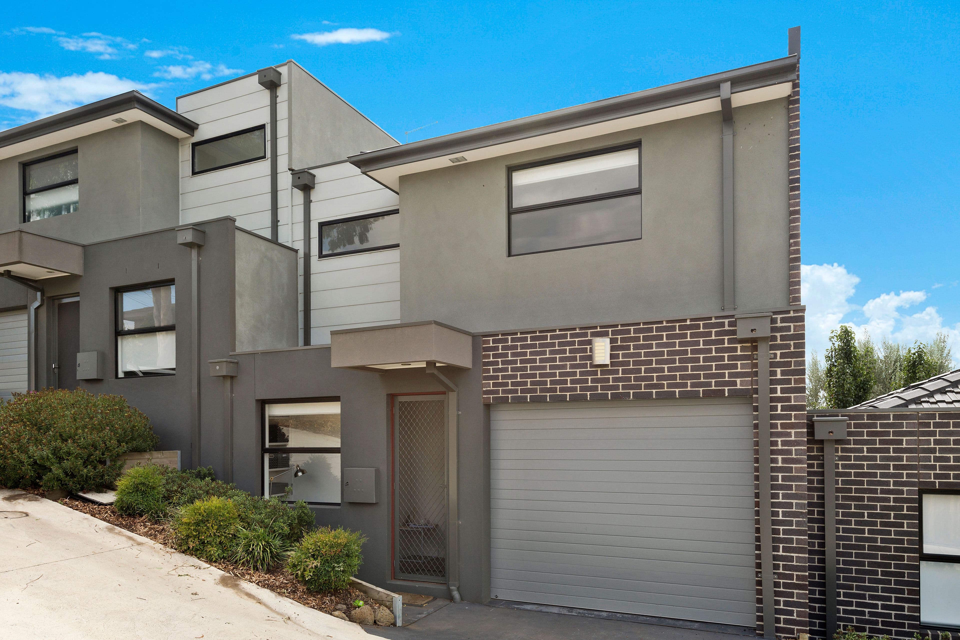 96 Darebin Boulevard, Reservoir VIC 3073, Reservoir - Thumbnail 2