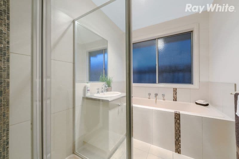 5 Amberley Drive, Pakenham VIC 3810, Pakenham - Thumbnail 7