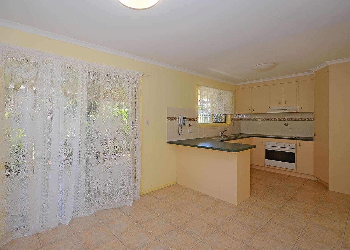 22 Wattle Street, POINT VERNON QLD 4655, Point Vernon - Thumbnail 3
