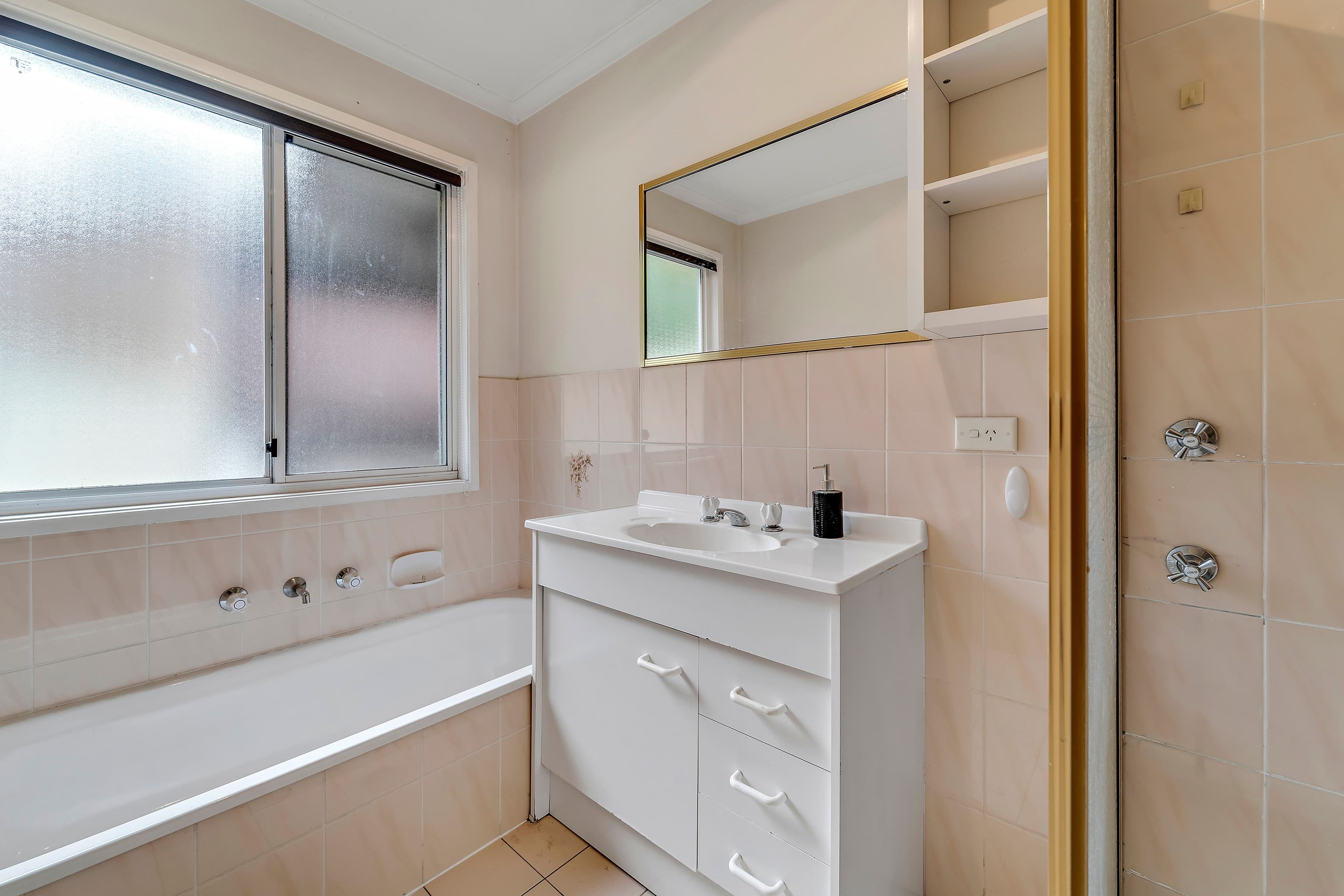 65 Macquoid Street, Queanbeyan NSW 2620, Queanbeyan East - Thumbnail 2