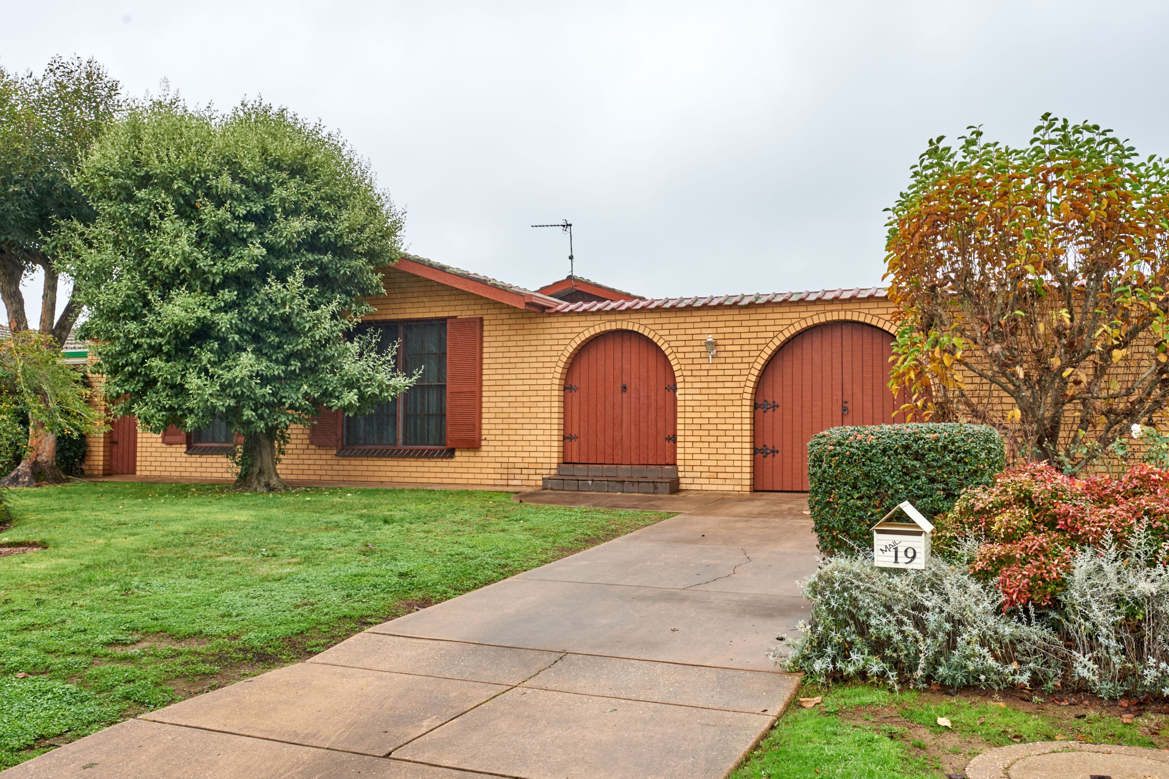 19 Eastlake Drive, Lake Albert - Image 1