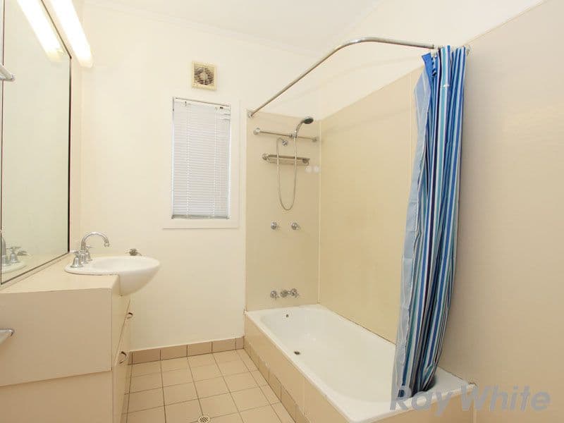 26 Stadcor Street, WAVELL HEIGHTS QLD 4012, Wavell Heights - Thumbnail 5