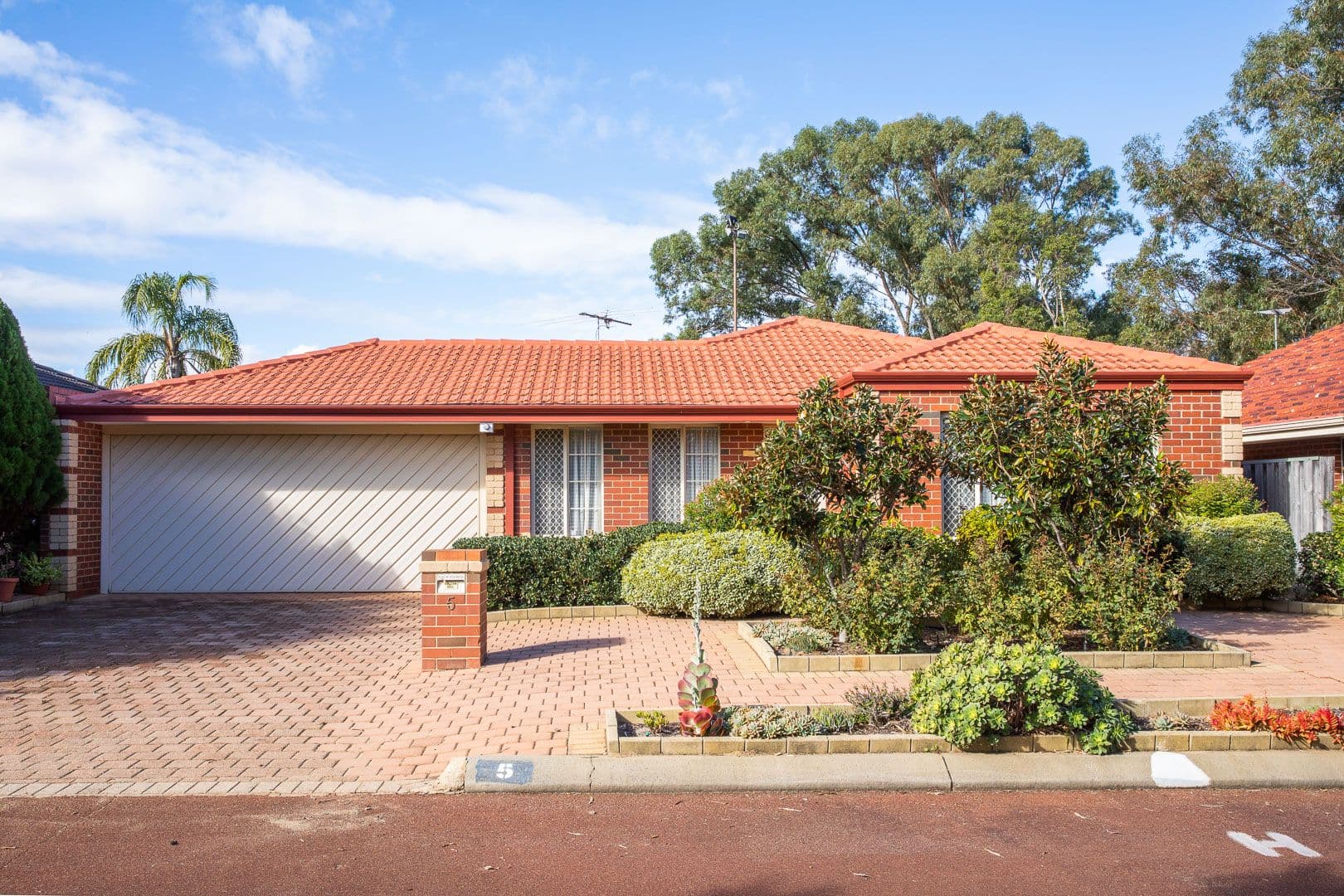 5 Lakewaters View, Gwelup WA 6018, Gwelup - Thumbnail 2