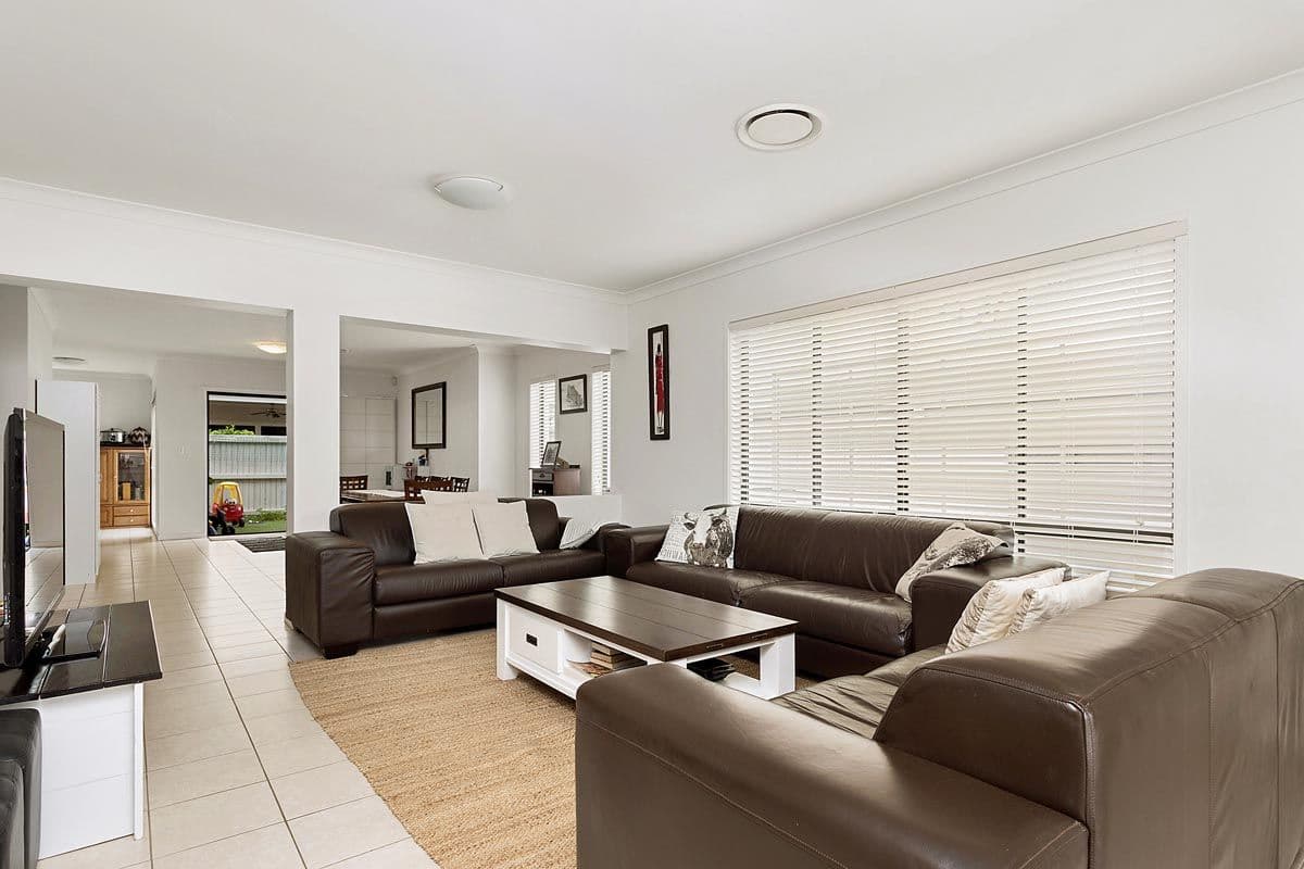 16 Yarr Crescent, Seaford Meadows - Thumbnail 2