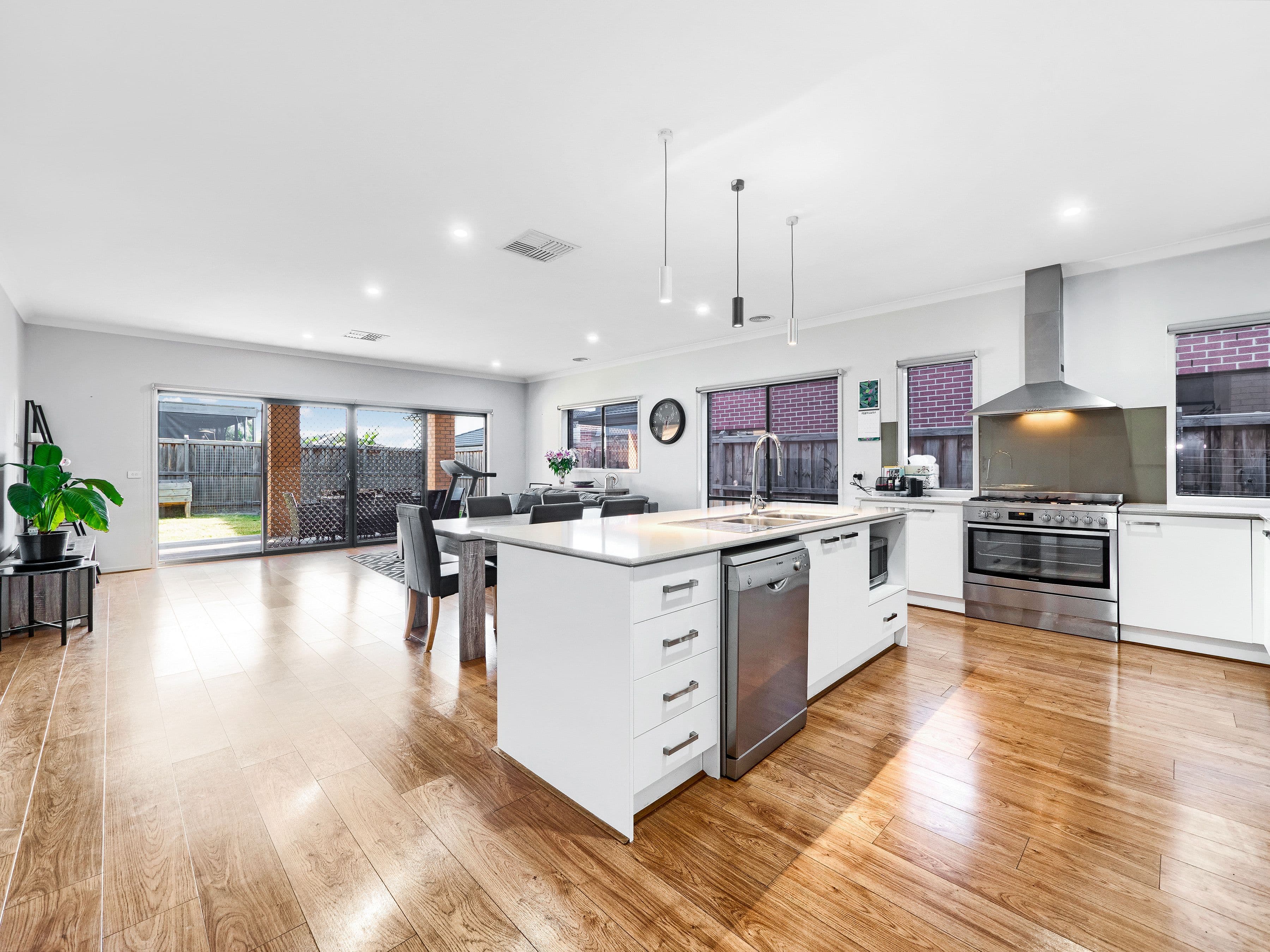 6 Trueman Street, Cranbourne West VIC 3977, Cranbourne West - Thumbnail 4