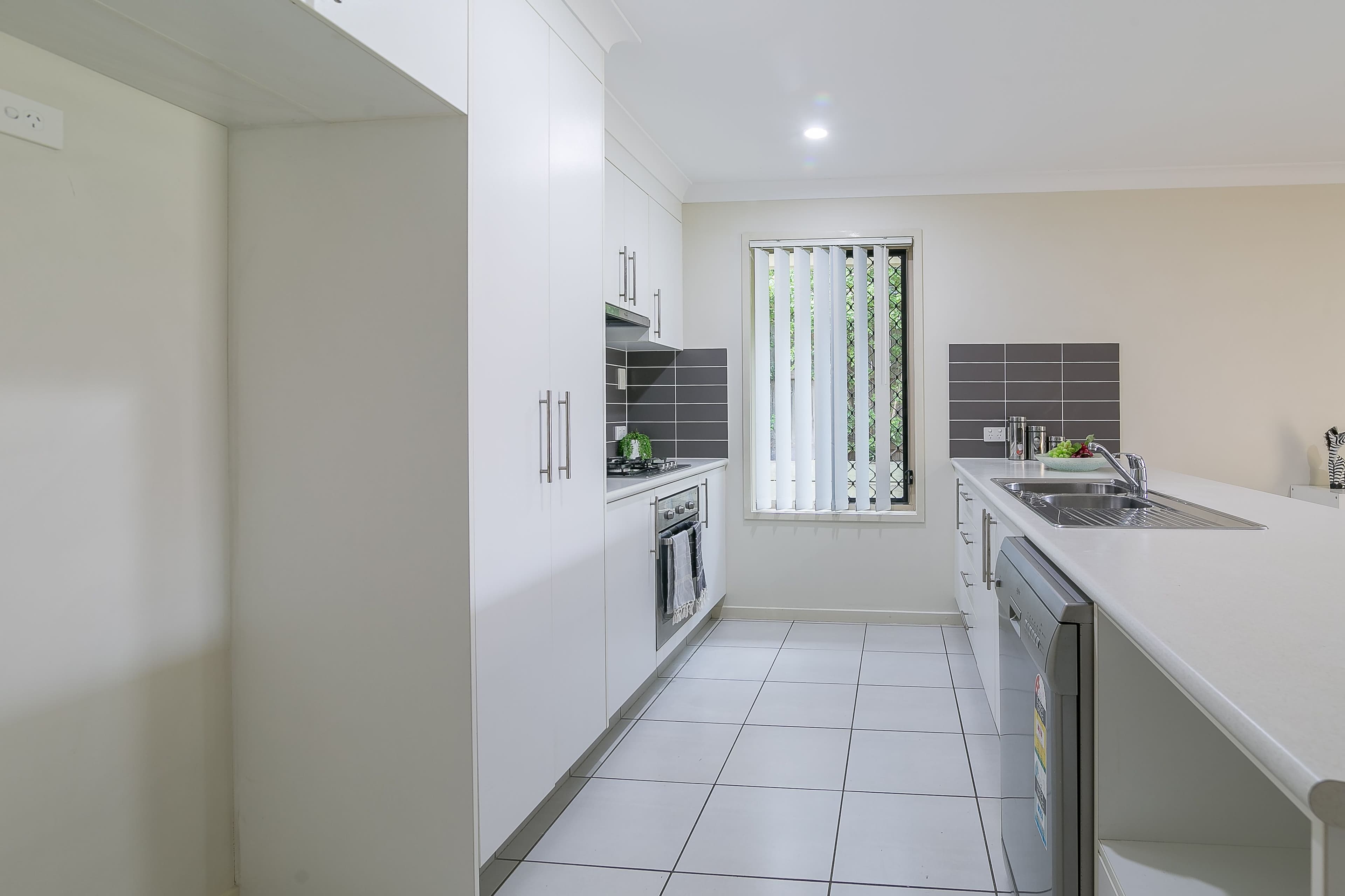 22 Violet Avenue, Springfield Lakes QLD 4300, Springfield Lakes - Thumbnail 2