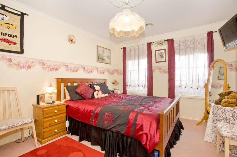 10 Nivek Court, ST ALBANS PARK VIC 3219, St Albans Park - Thumbnail 2